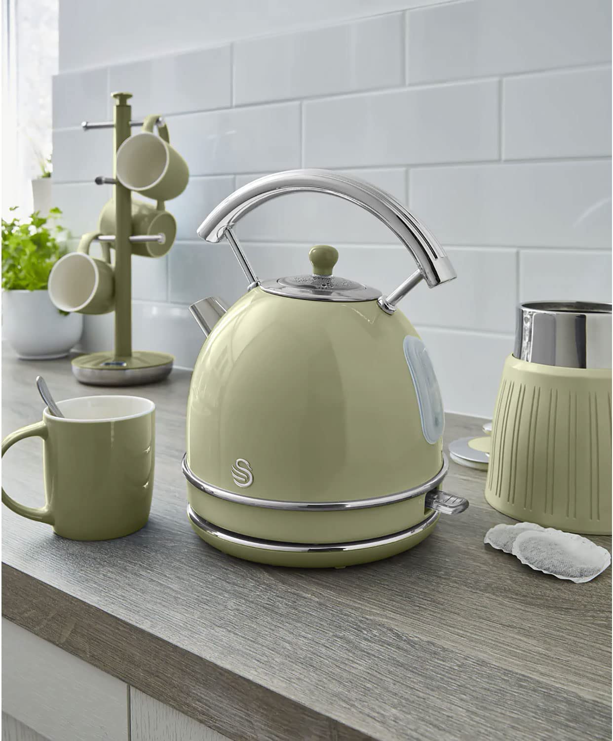 Swan Retro Bouilloire Électrique 1,8 Litre, Design Vintage, Arrêt Automatique Contrôleur Strix, Sans fil, Acier Inoxydable, sans BPA, 3000W, Vert