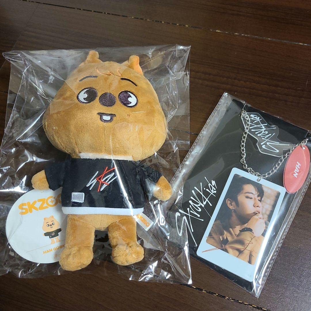 Amazon.co.jp: 美品 スキズ ハンクオッカ ぬいぐるみ バッグチャーム 
