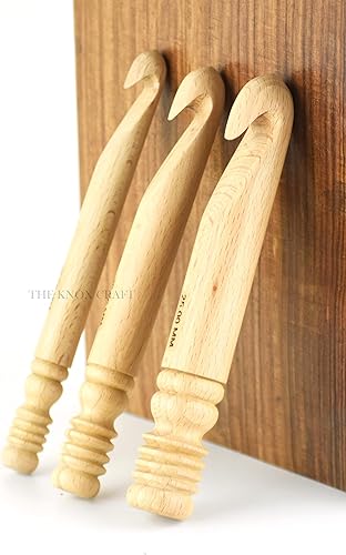 Miniatura 9 de Juego de 3 ganchos de ganchillo grandes, ganchos de hilo de madera con asas ergonómicas de agarre suave, enormes ganchos de ganchillo para mantas