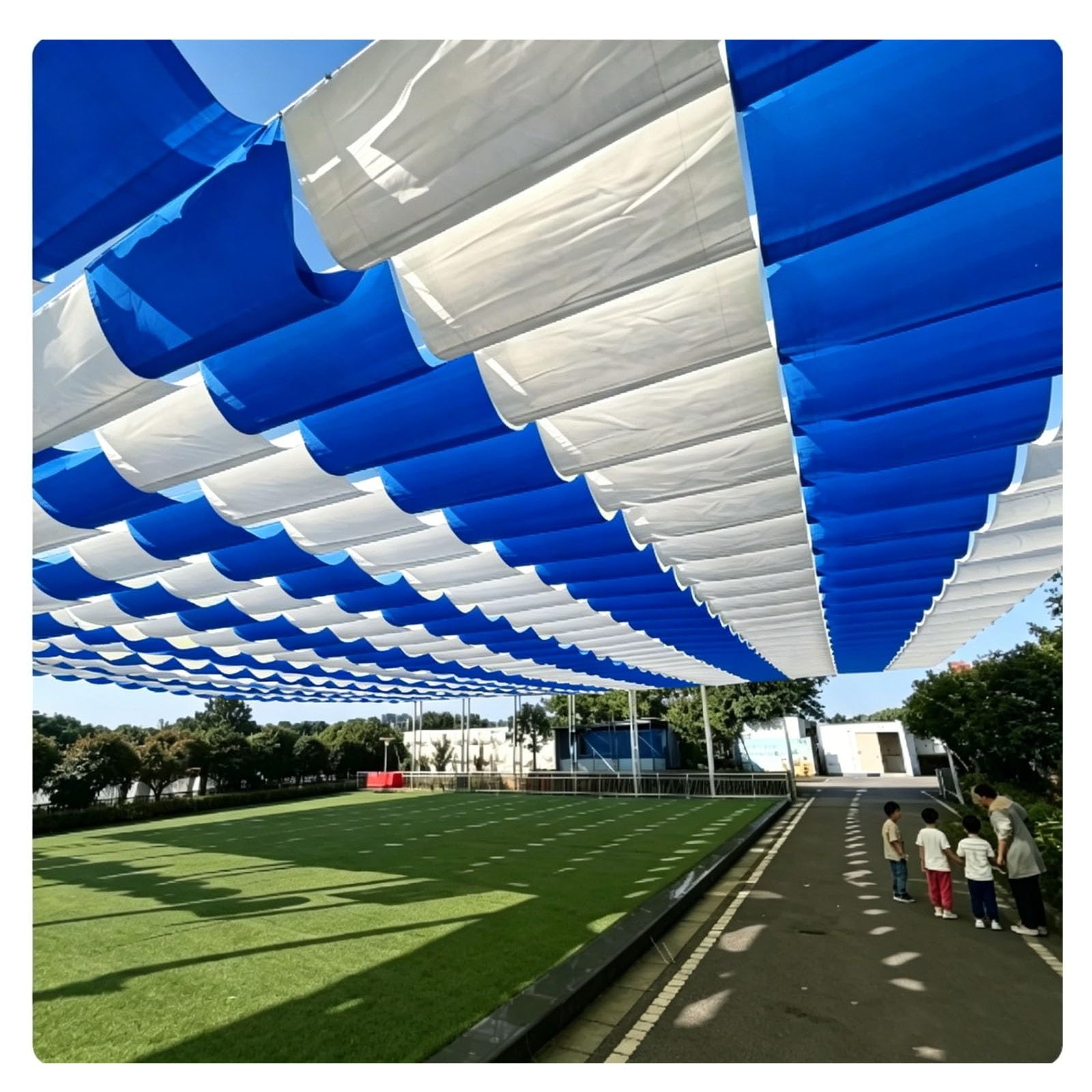 Voile d'ombrage rétractable pour terrasse et repas de jardin