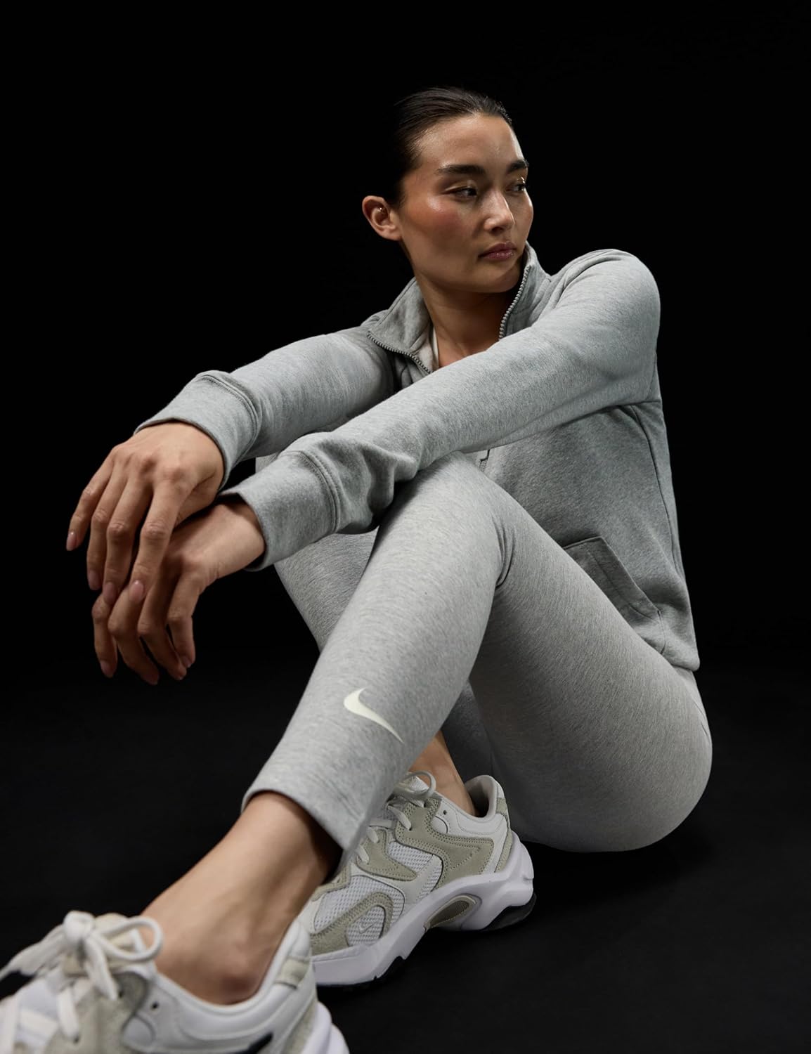 Nike Women's Sportswear Classic High-Waisted 7/8 Leggings - Image 2