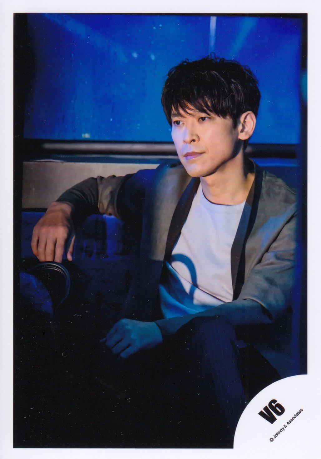 Amazon.co.jp: V6 公式生写真（坂本昌行）VS00061 : おもちゃ