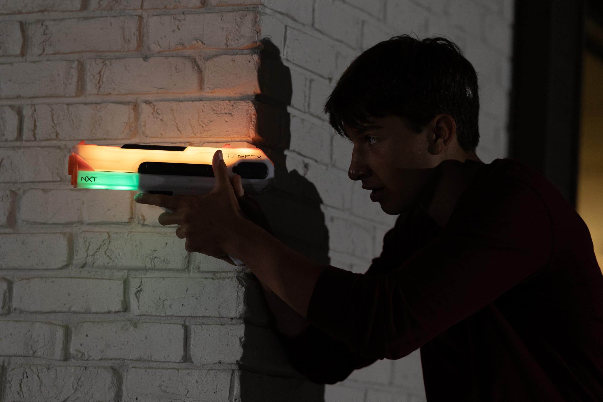 LaserX Ultra NXT Blasters à Piles, système avancé d'étiquette Laser Domestique conçu pour Le Jeu interactif, Comprend Deux Blasters High-Tech, pour Jeux Laser tag, Compatible avec Tous Les systèmes