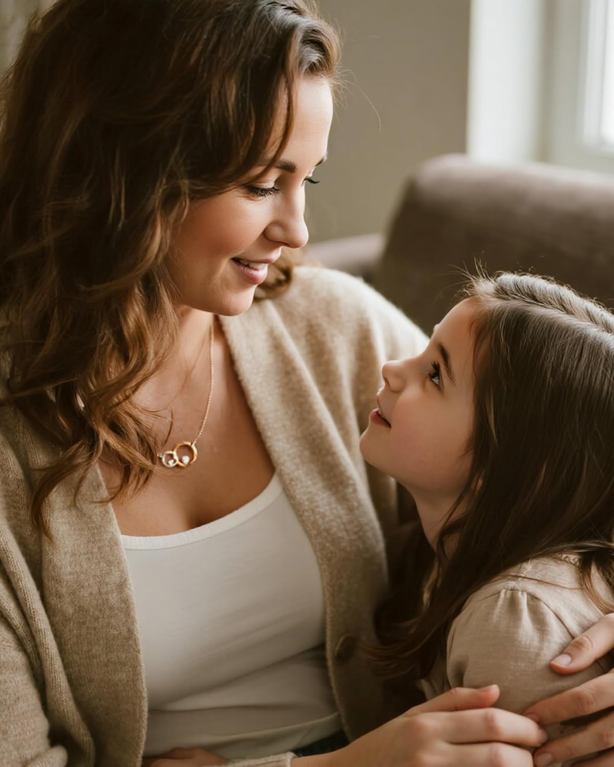 𝐌𝐨𝐭𝐡𝐞𝐫 𝐃𝐚𝐮𝐠𝐡𝐭𝐞𝐫 𝐍𝐞𝐜𝐤𝐥𝐚𝐜𝐞 – 𝐈𝐧𝐭𝐞𝐫𝐥𝐨𝐜𝐤𝐢𝐧𝐠 𝐂𝐢𝐫𝐜𝐥𝐞𝐬 𝐍𝐞𝐜𝐤𝐥𝐚𝐜𝐞 with a Heartfelt Message – A Meaningful Gift for Her Birthday, Christmas, Mothers Day, Valentines Day or Any Special Moment - Image 3