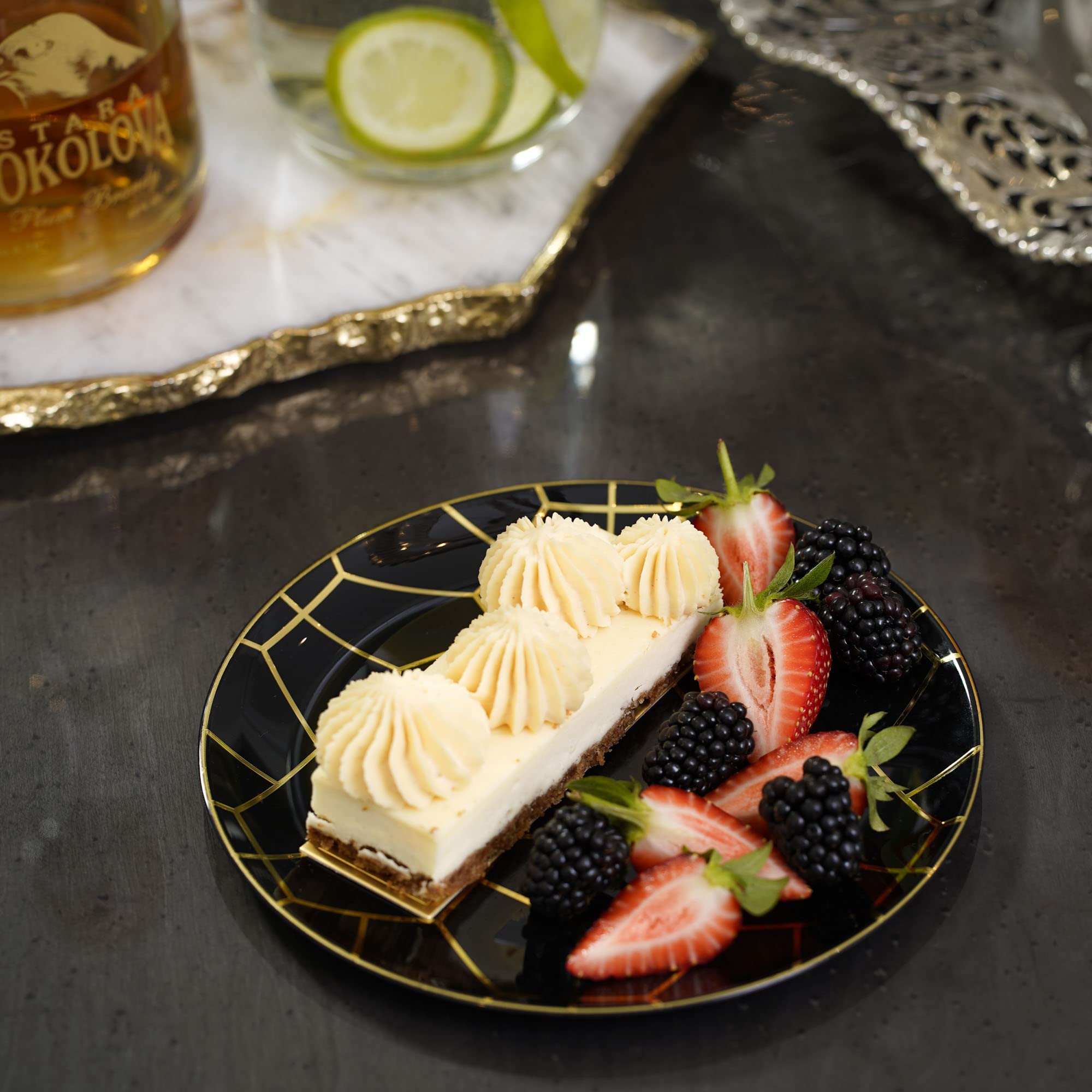 STACKABLES ~ Pack Of 20 Hard Plastic Plates ~ 9″ Elegant Dinner Plates Lightweight Reusable Plastic Serving Plates Black With Gold Design Party Dinnerware Plate Set