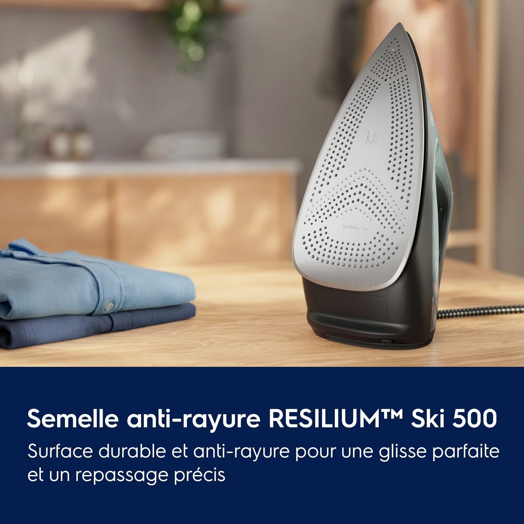 Electrolux Refine 700 Fer à Repasser E7SI2-6OG, Programme Personnalisé, Éclairage Avant, Semelle RESILIUM Ski 500 Anti-rayures, 2600W, Jet de Vapeur 230 g/min, Cordon Mouvement à 360°, Vert Océan