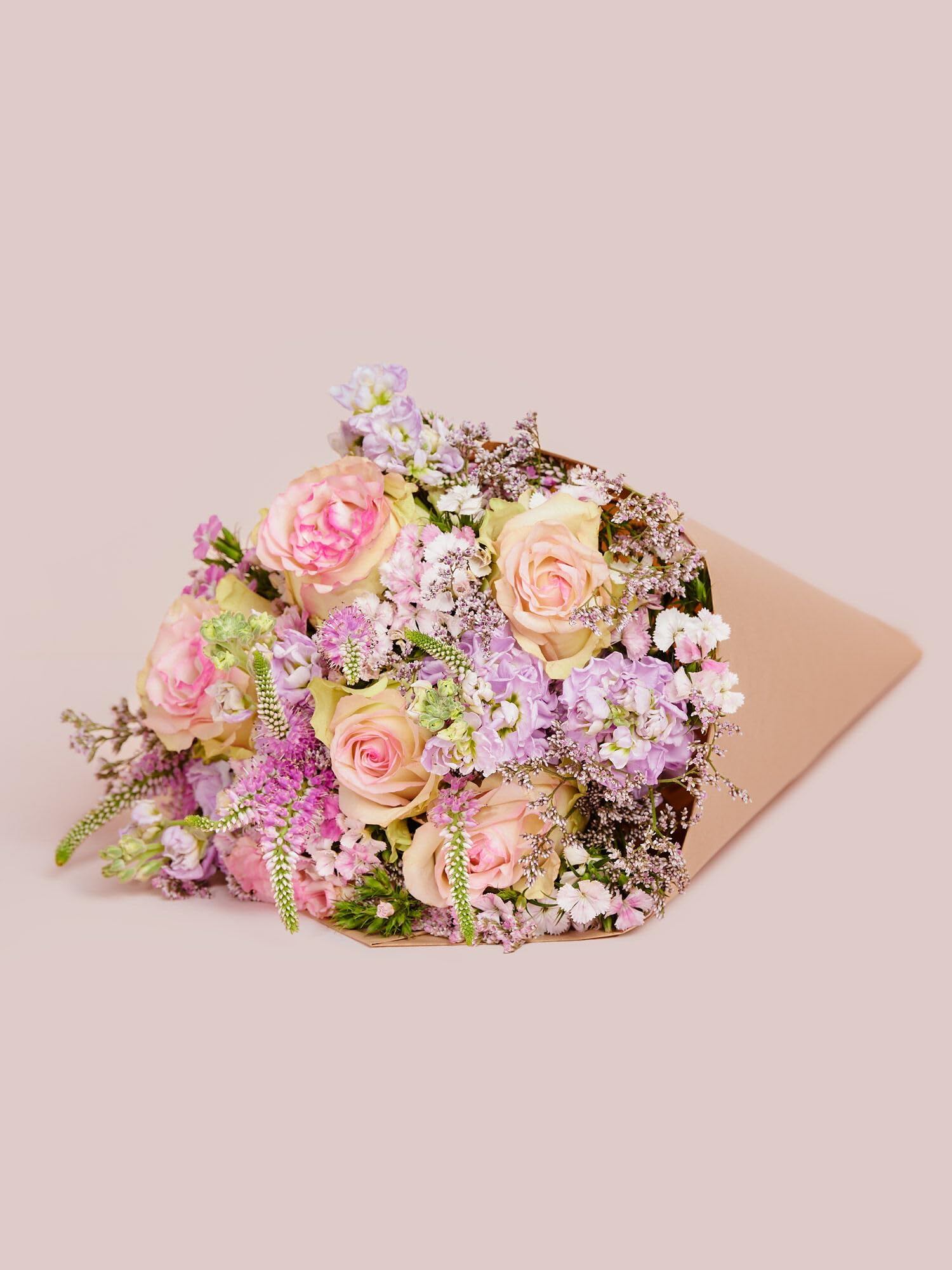 BLOOMY DAYS Blumenstrauß "Wolkenpoesie" in RosaViolett, mit Nelken, Rosen und Schleierkraut, 7-Tage-Frischegarantie, Floristen-Qualität, das perfekte Geschenk bestellen