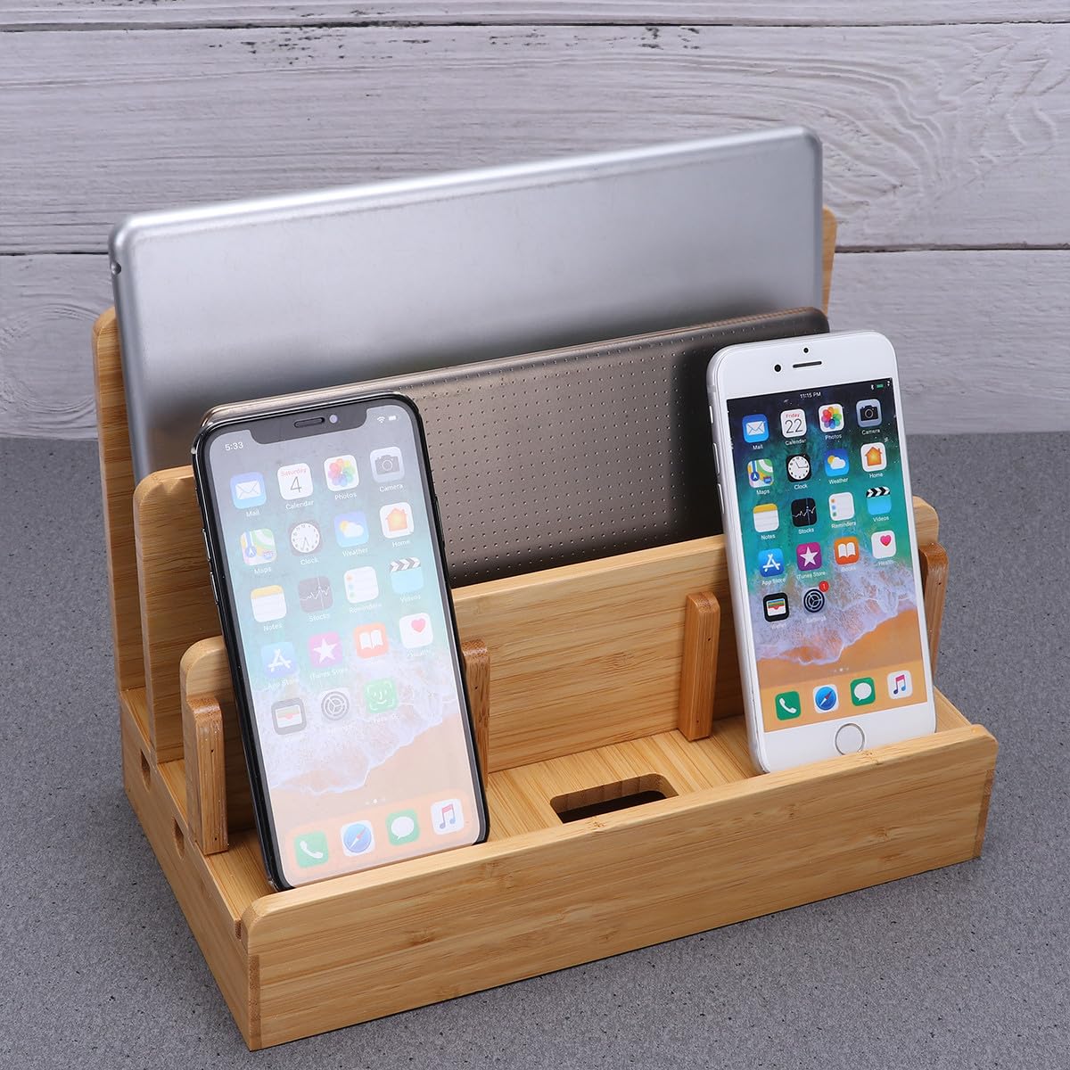 Supporto per Telefono Cellulare in Legno Foro per Ricarica, Organizer Multifunzione per Smartphone e Tablet, Design Compatto per Famiglia Dispositivi Digitali