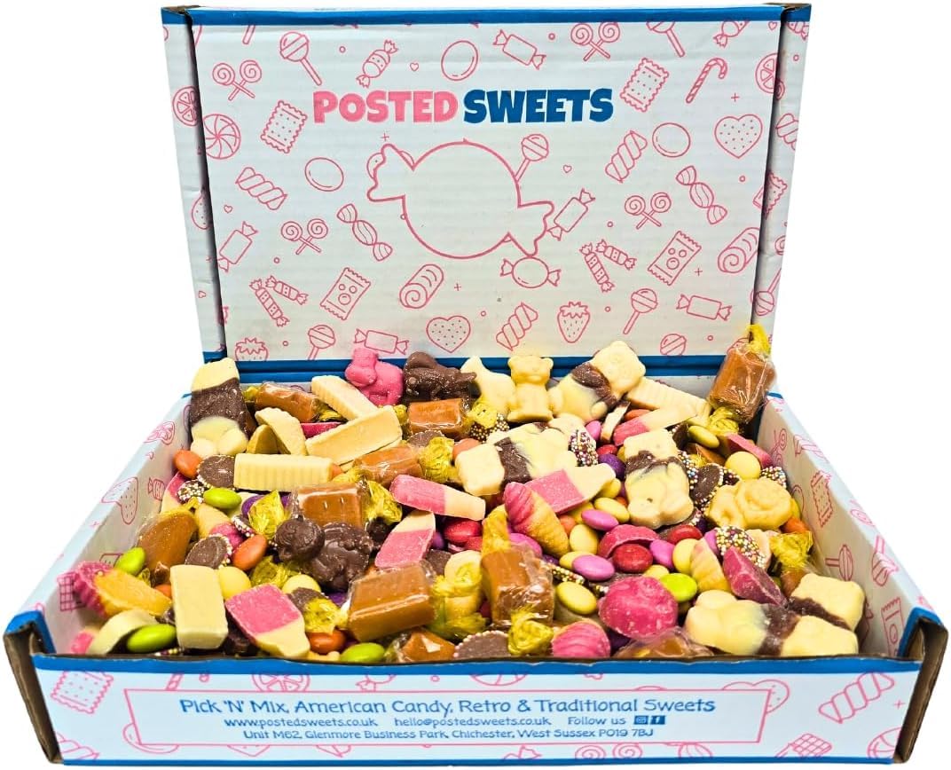 Chocolate and Fudge Sweet Box Hamper, Hampers with Chocolate and Fudge, Assortment of the best Chocolate and Fudge, Chocolate Gift Box, For All Occasions, Adults and Kids