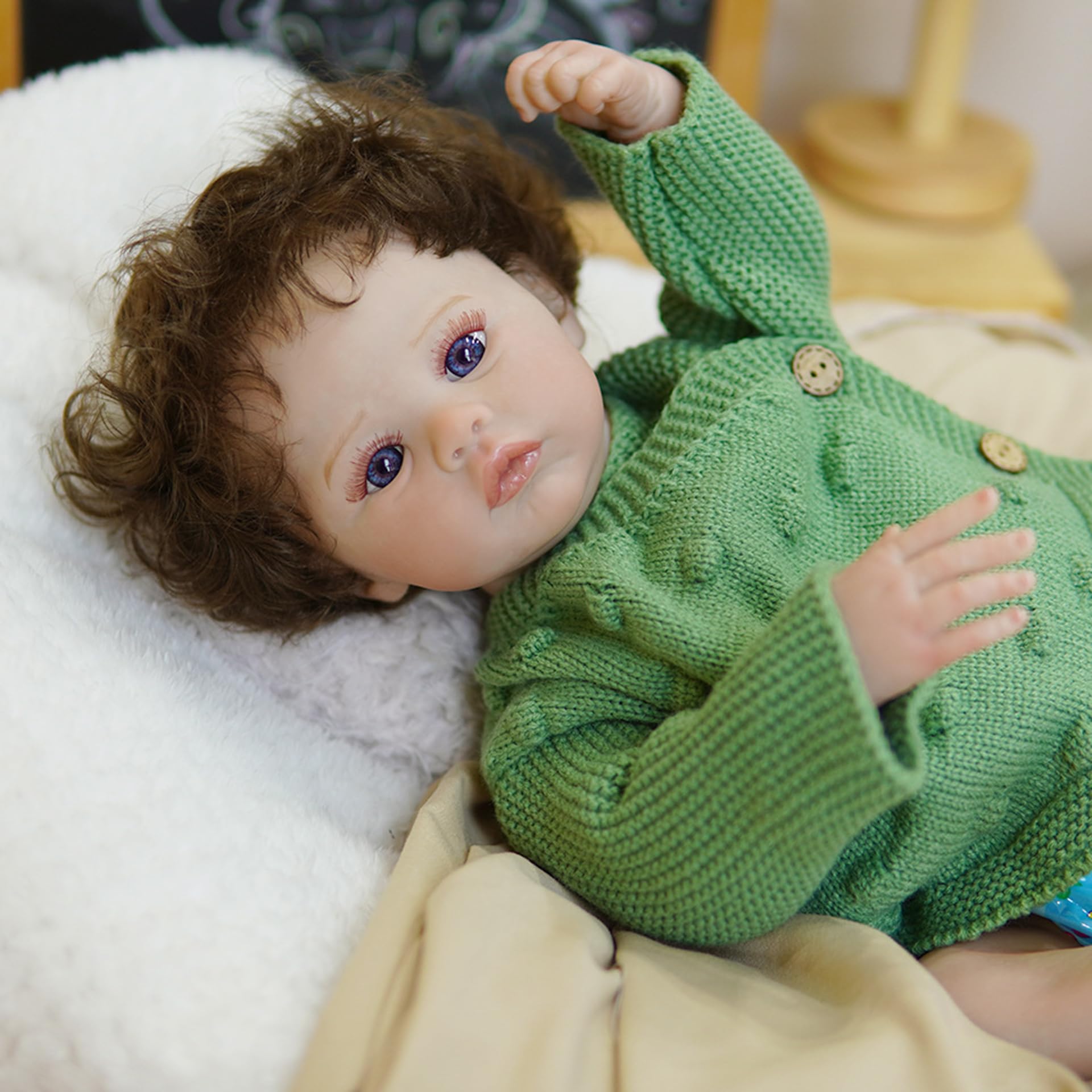 YIHANGG Bambola Bebe Reborn Femmina con Capelli Marroni 45cm Bambole Che Sembrano Vere Neonato Realistico Bambolotto Bambina Occhi Aperti Bambolotti Carino Compleanno Natale Regalo
