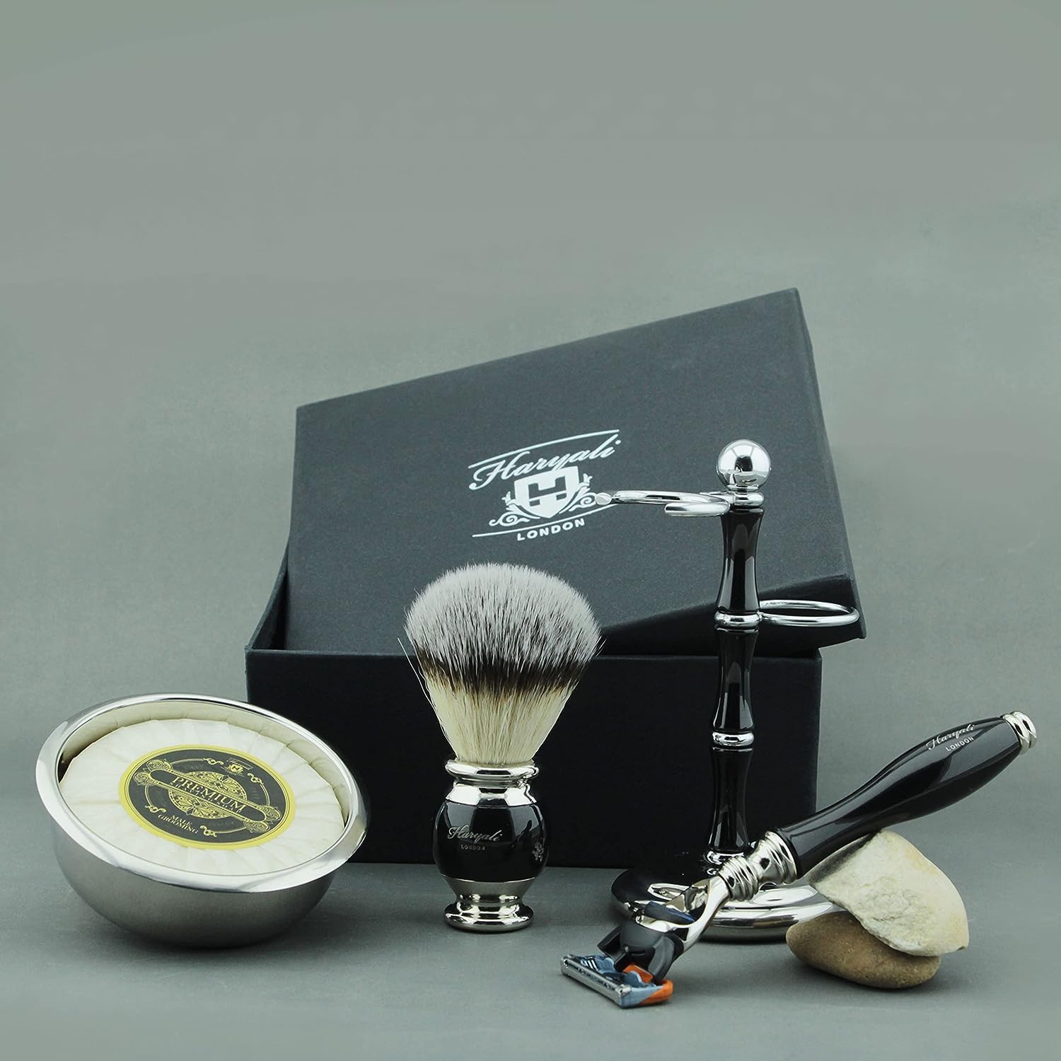 Haryali London, Kit da barba da 5 pezzi – Set da barba da uomo con rasoio a 5 lame, pennello da barba in pelo di tasso sintetico, ciotola da barba, supporto doppio per rasoio e sapone da barba