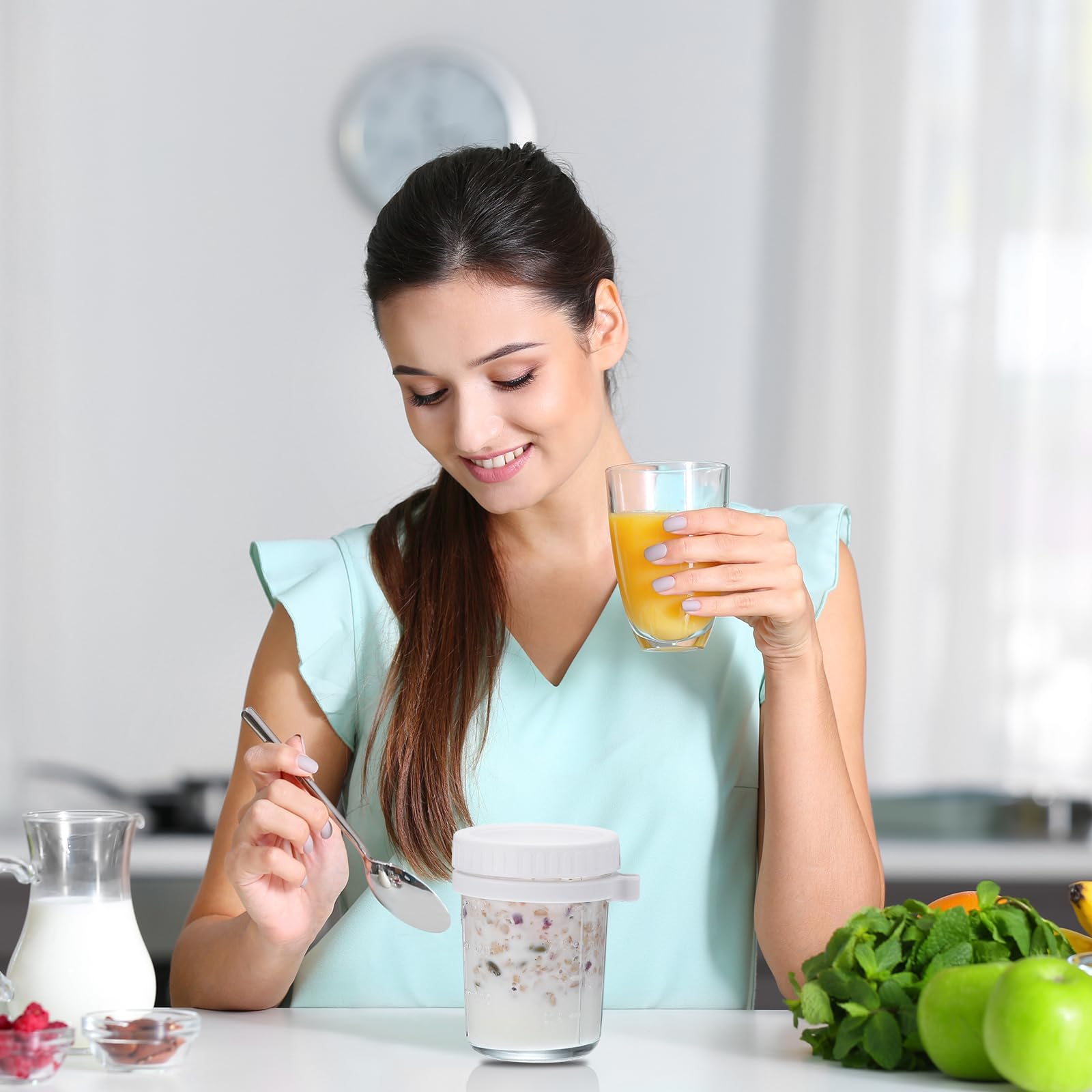 uxcell Recipientes de avena nocturna con tapas, 6 unidades, tarros de avena nocturna de 10 onzas con cucharas y marcas de medición, tarros de vidrio Mason para cereales de leche (blanco)