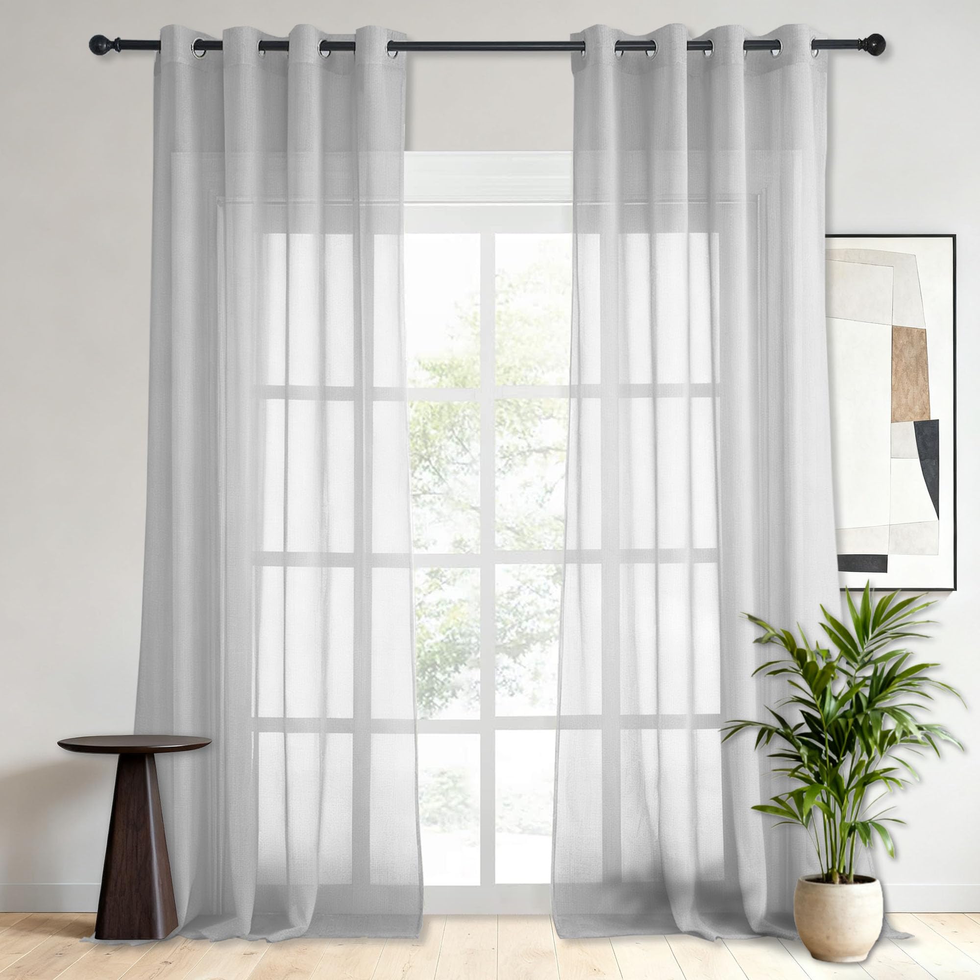 Voilage demi-transparent gris clair idéal pour une chambre d'enfant douce