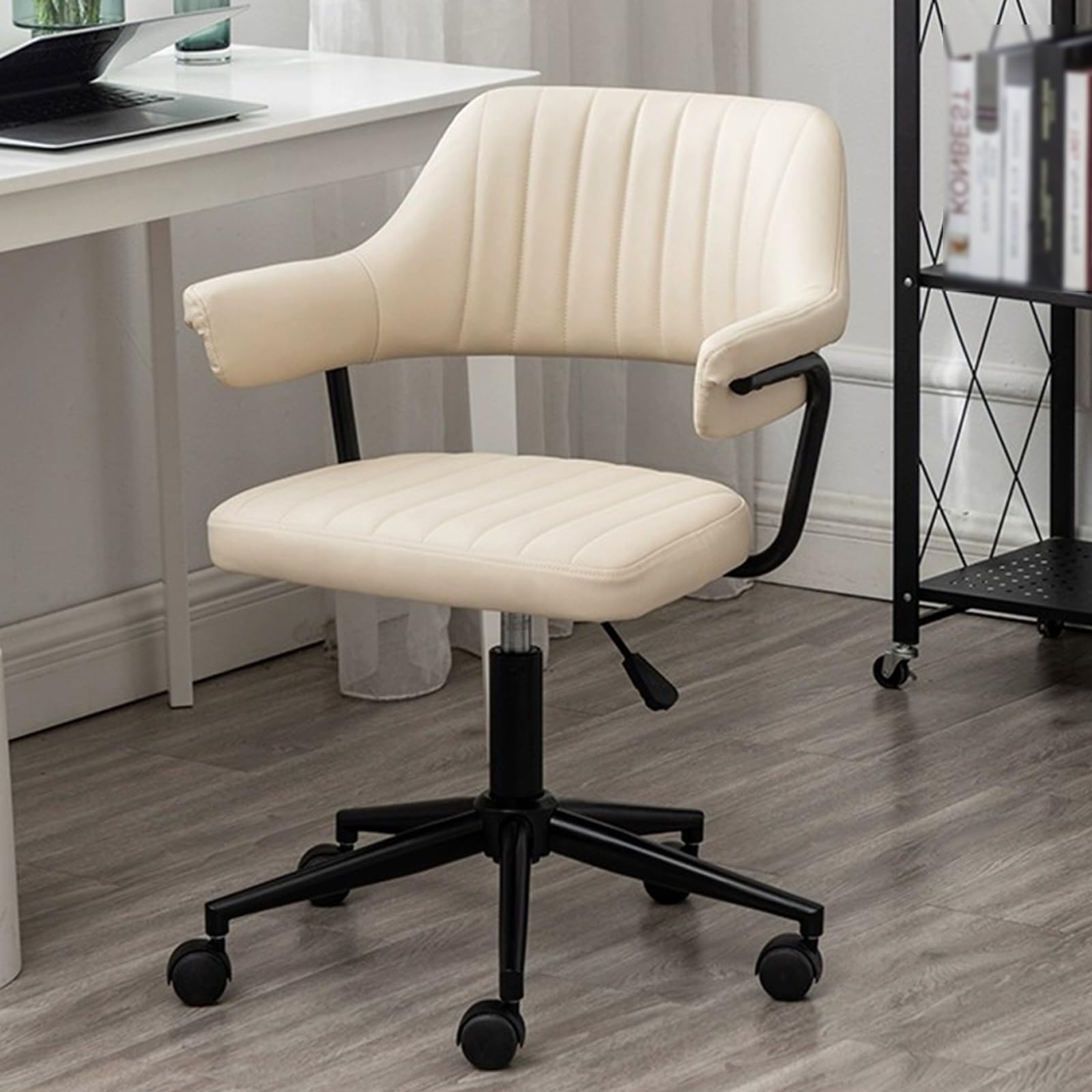 Chaise de bureau pivotante réglable idéale pour aménager un coin d'étude et de jeu à la maison