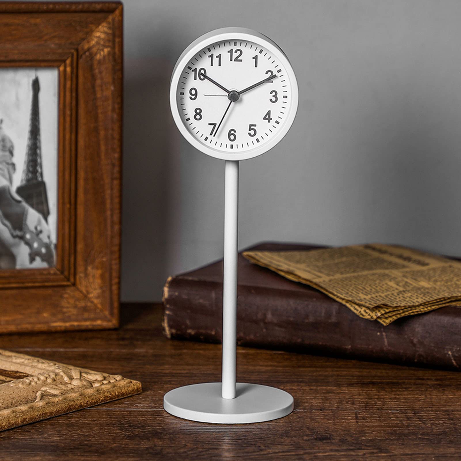 Sveglia analogica, silenziosa, senza ticchettio, a batteria, per camera da letto e comodino, design compatto ed elegante