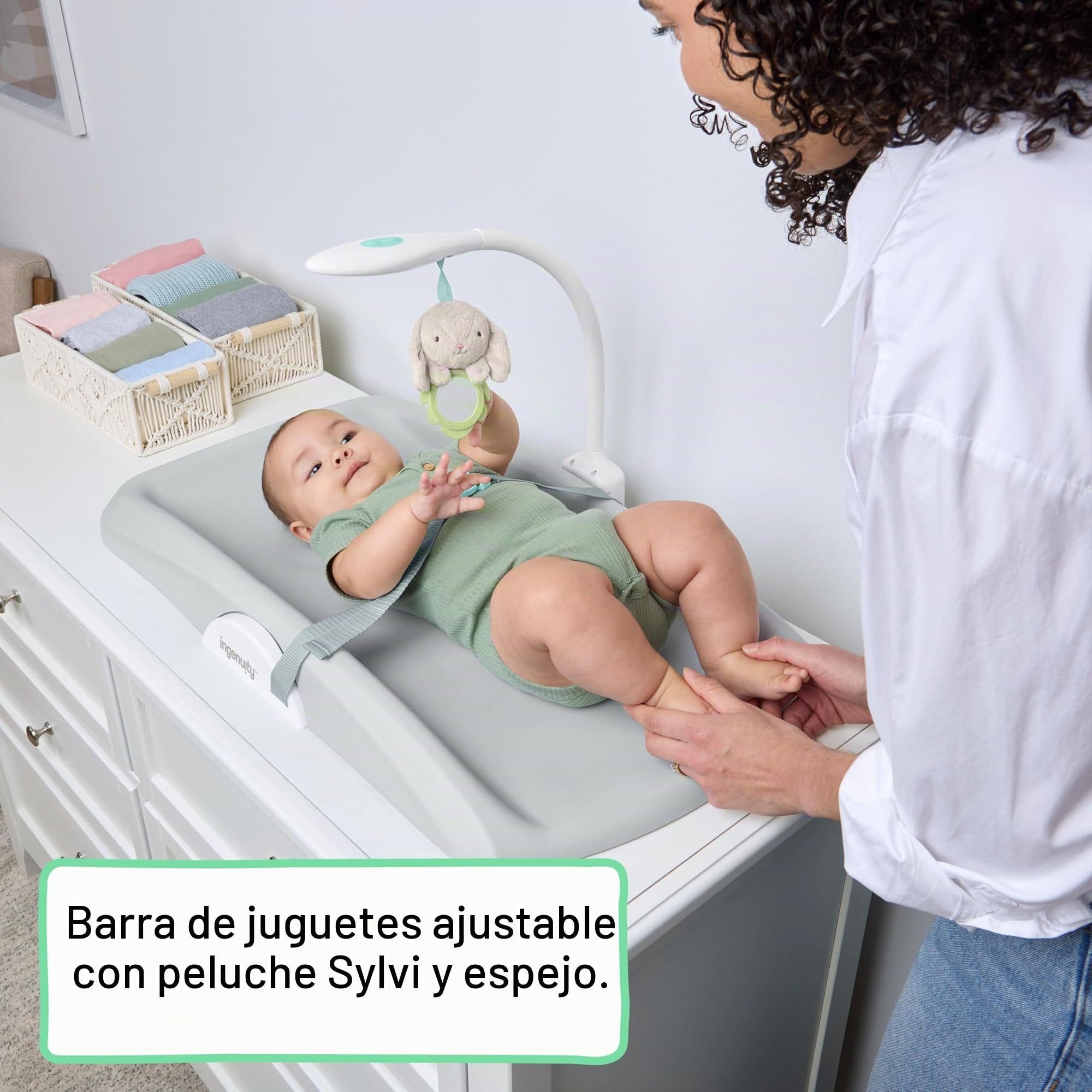 Ingenuity Cambiador Day & Night Sylvi para bebé, con luz nocturna y opción de luz roja para favorecer el sueño, fácil de limpiar, desde recién nacidos