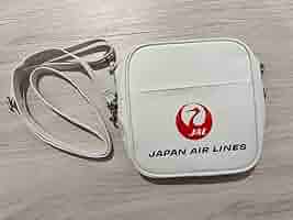 JAL 日本航空 70周年記念 復刻版  エアラインバッグS アメニティグッズ Amazon.co.jp: JAL 日本航空 70周年記念 復刻版 エアライン