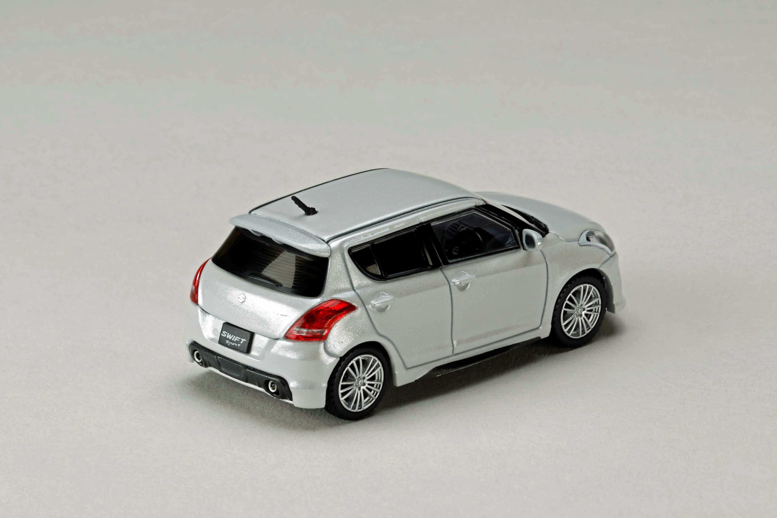 スズキ スイフトスポーツ ZC33S 白 ミニカー 1/43 他 計4台 Amazon | 1/64 スズキ スイフトスポーツ (ZC32S) 純正オプション装着車