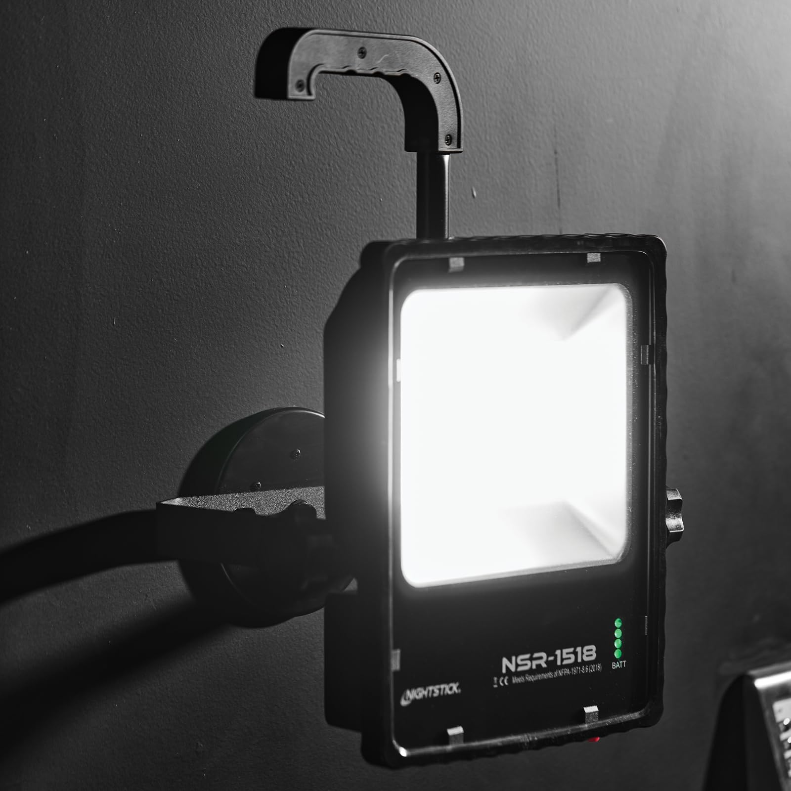 Amazon.com: Nightstick NSR-1518 Scene Light w/Magnetic Base