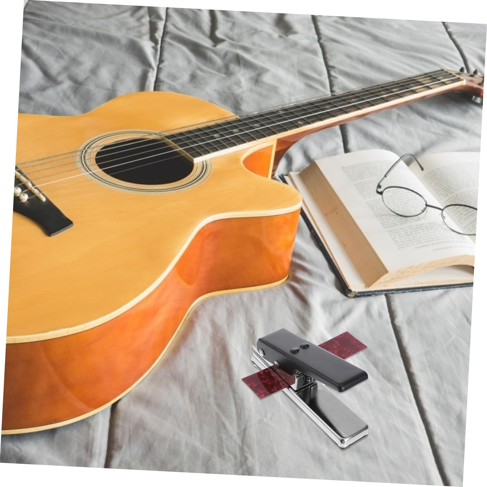 Kit Troquelador de Púas de Guitarra para Bricolaje, Juego B, 29 Piezas | Incluye Troqueladora, Clip, 2 Tiras y 25 Celuloide Lisa, sin Rebabas, Compacta, Resistente al Óxido