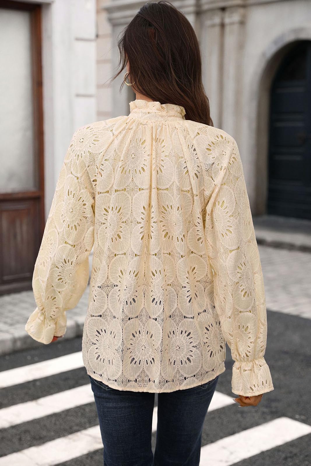 Camicia da Donna a Maniche Lunghe con Scollo a V e Lavorazione all'Uncinetto con Motivo Floreale Traforato