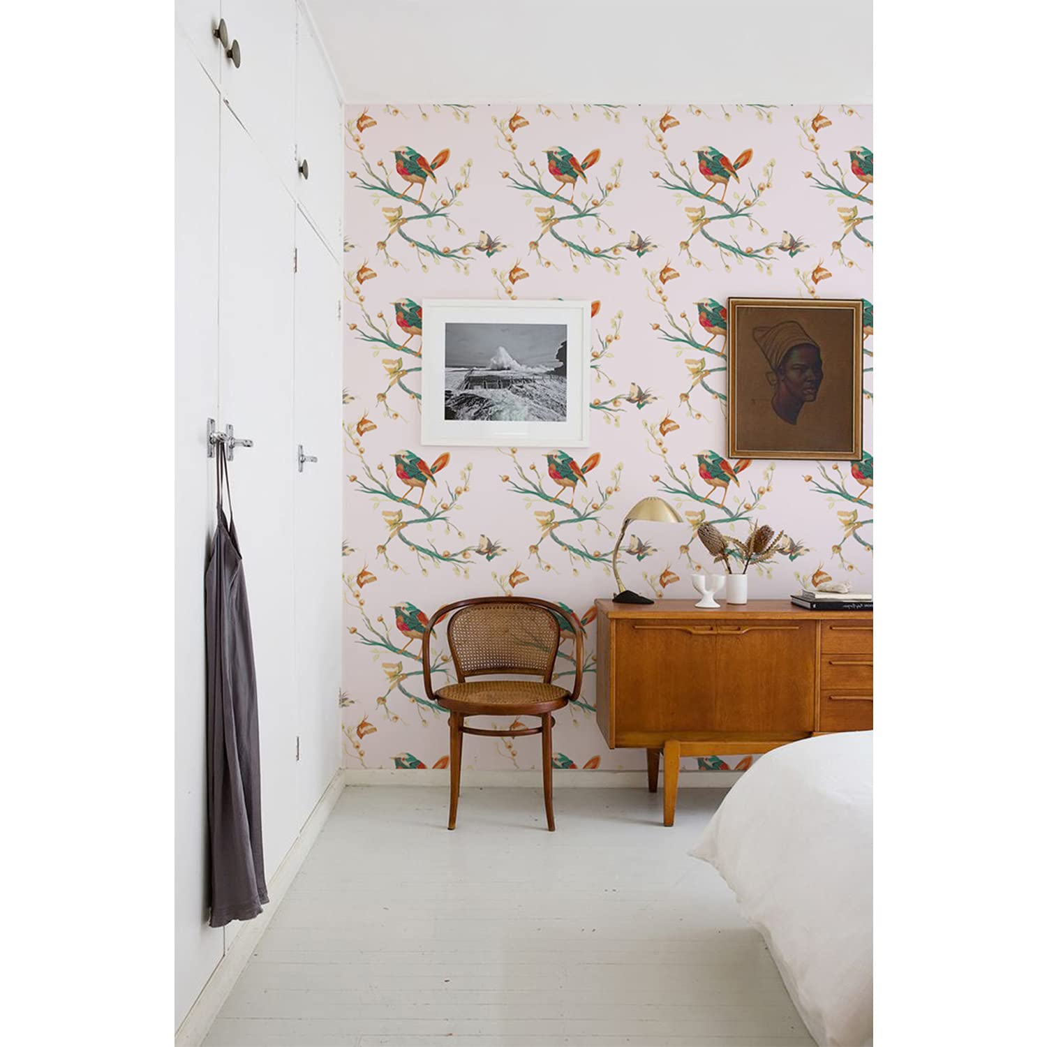 Meuble et mur a relooker ? Choisissez ce grand papier peint oiseaux vintage adhesif