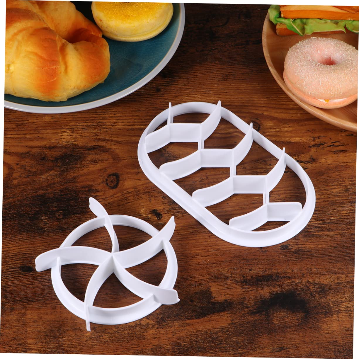 MUCKLILY 2Pcs Baking Press Mold Non Stick Pastry Cutters for Bread and Cake Round and Oval Styles Plastic Baking Tools for Home and Bakery