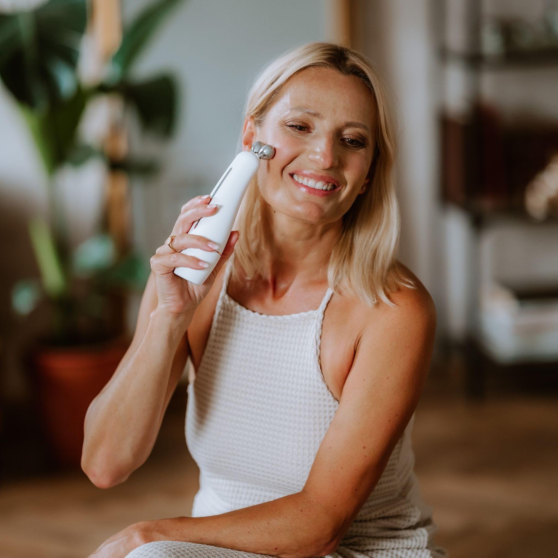 Beautifly B-Booster PRO 1 MHz urządzenie do masażu twarzy, EMS, lifting twarzy, 3D, funkcja anti-aging, RF, lifting twarzy, ultradźwiękowe czyszczenie twarzy