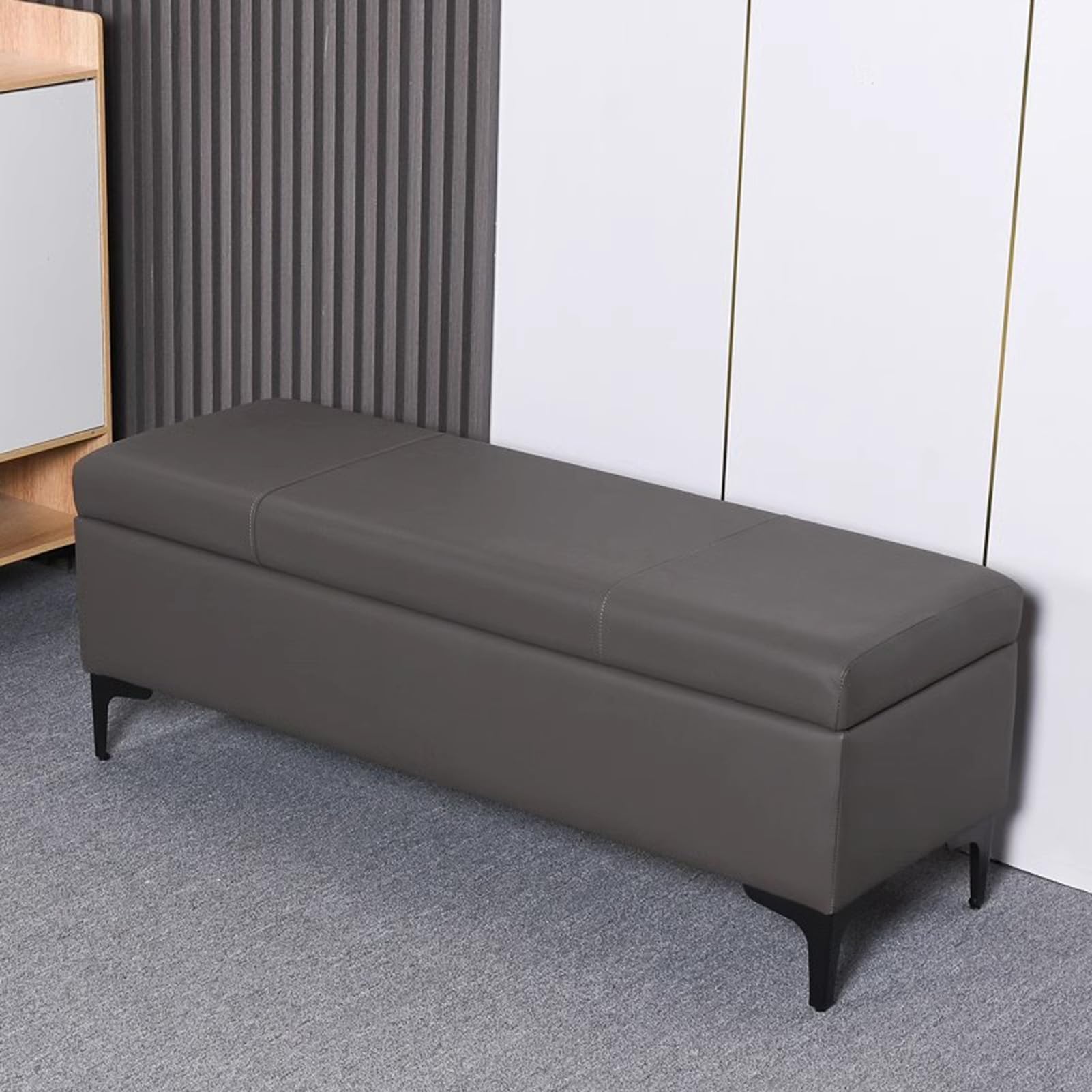 Bancs de rangement avec siège rembourré pour organiser une entrée encombrée