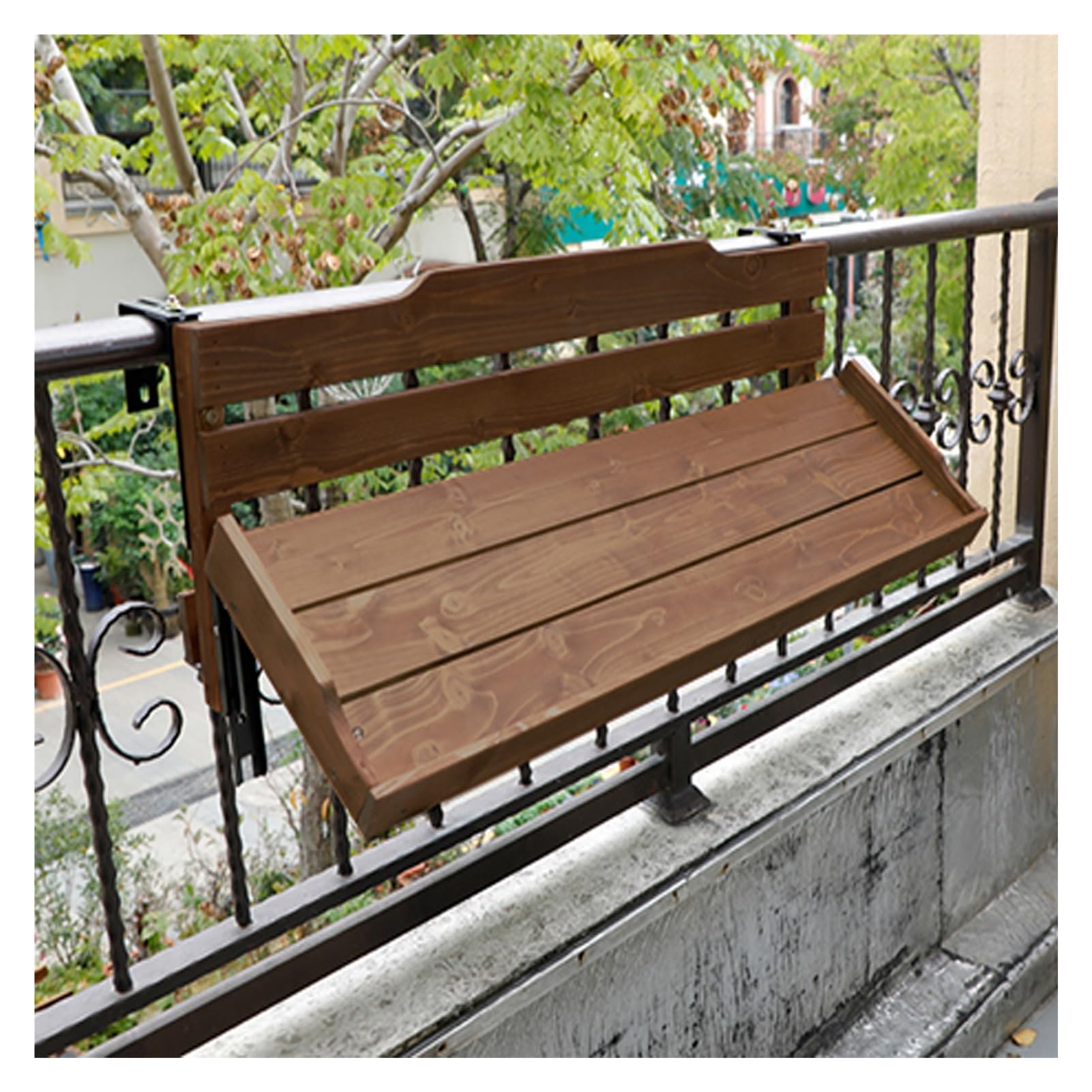 Table de balcon pliable contre le manque d'espace sur petite terrasse