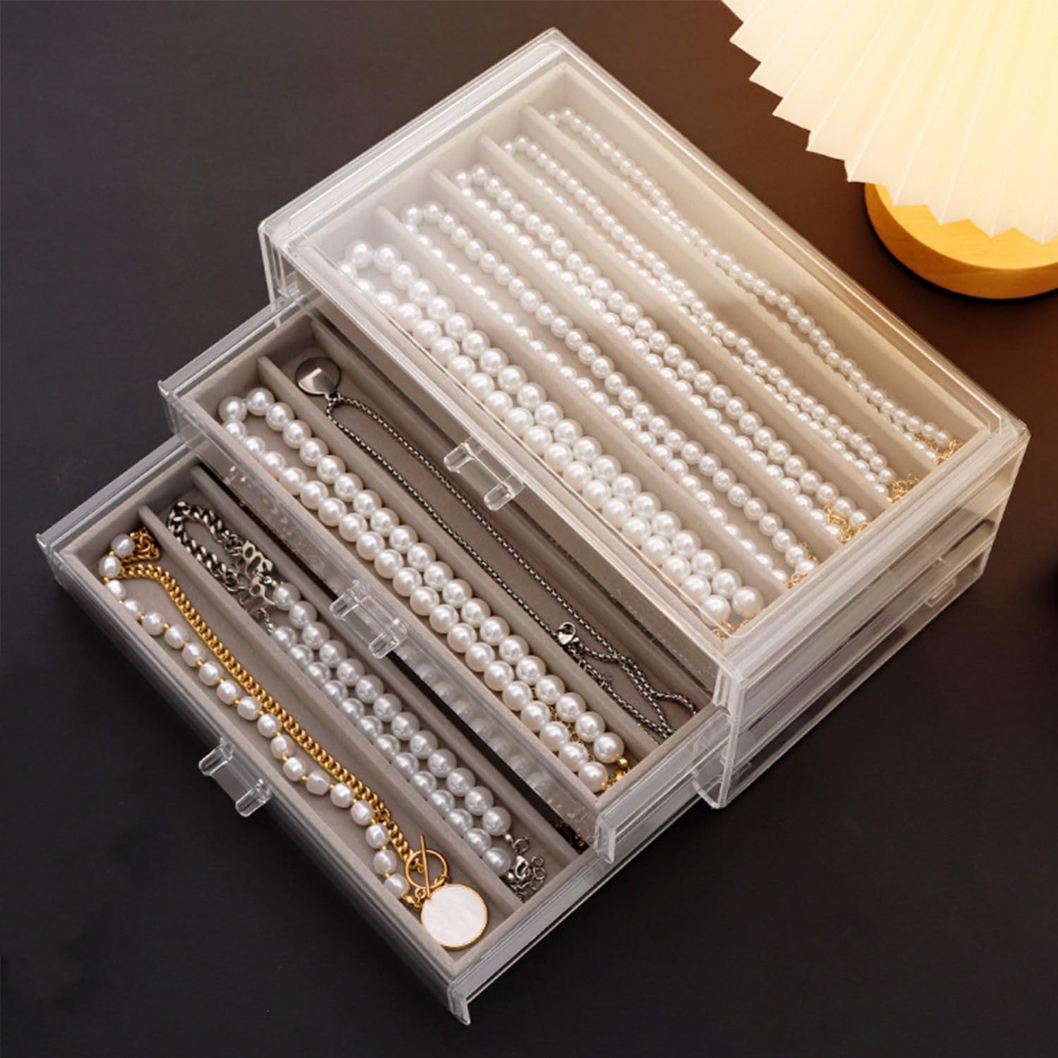 Caja de almacenamiento de collar, caja organizadora de acrílico con bandeja de terciopelo, soporte a prueba de polvo para mujeres y niñas (gris, 3 cajones)