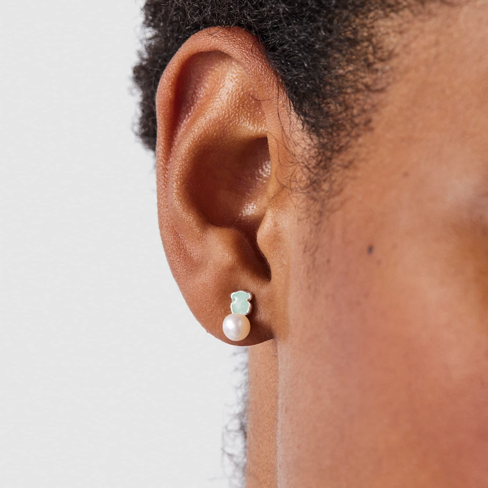TOUS Pendientes de Plata de Primera Ley para Mujer con Cierre a Presión y Motivo de 1.05cm en Amazonita y Perla, Versátil y Combinable, Colección Mini Color
