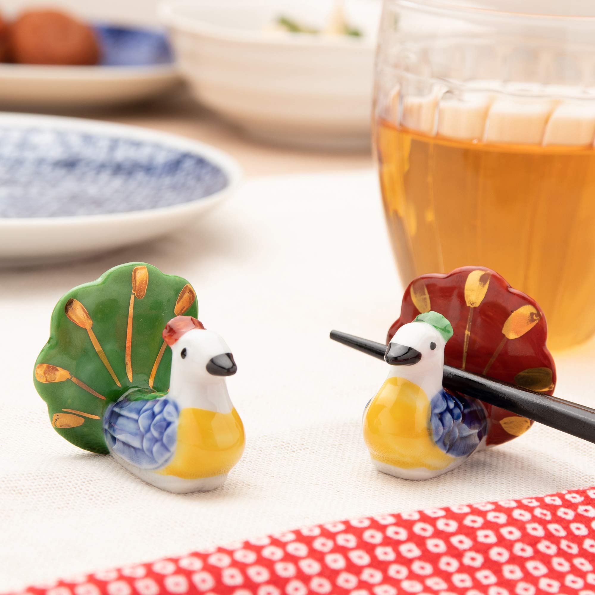 Amazon｜TAMAKI 箸置 くじゃく レッド 5×4.3×4.2cm 日本製 T-753590