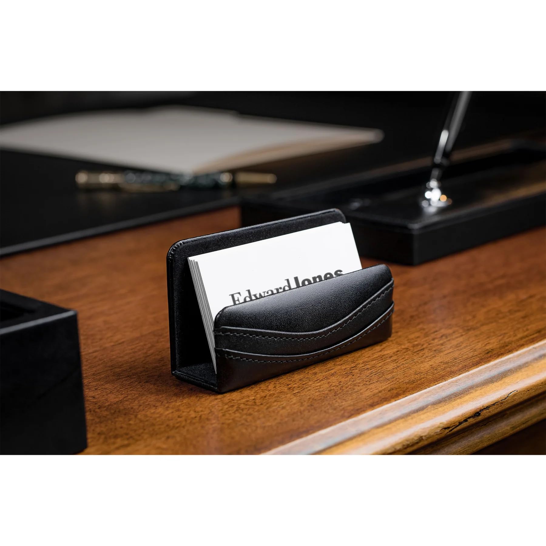 DACASSO Ensemble de bureau 5 pièces en cuir noir – Sous-main en cuir de luxe et éléments essentiels d'organisation de bureau – Organisation de bureau et décoration de bureau exécutif (noir, 5 pièces)