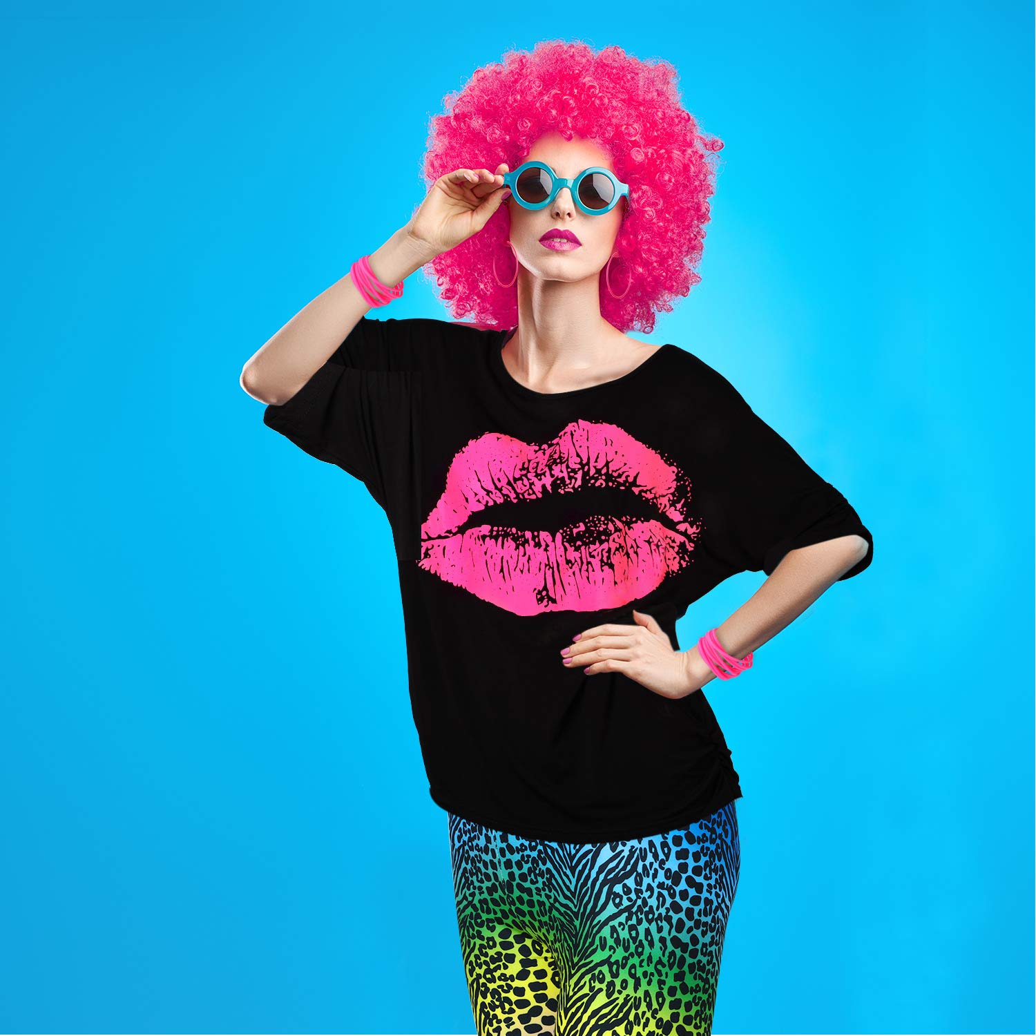 Jaren 80s dameskostuumset, T-shirt, broek, leggings, oorbellen