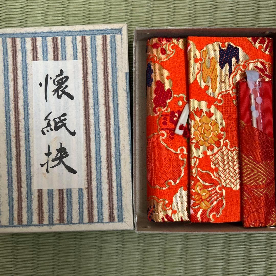 茶道具　輪島塗　角野岩次作　溜塗沈金寿松松葉散らし　棗　共布共箱　G　R6187 茶道具 輪島塗 角野岩次作 溜塗沈金寿松松葉散らし 棗 共布共箱 G