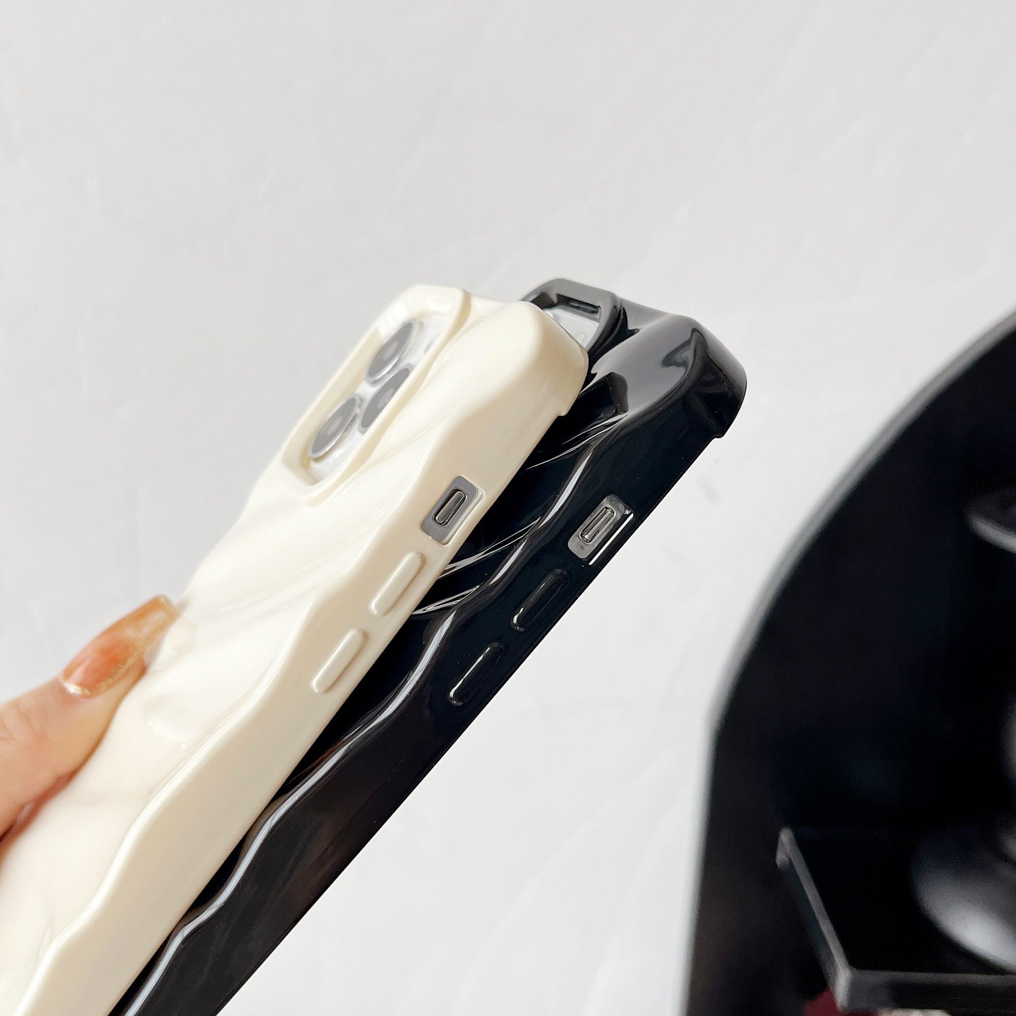 Caseative IPhone 13 Pro Hülle Plissiert – Chrom-Wellenmuster, Weiches Silikon