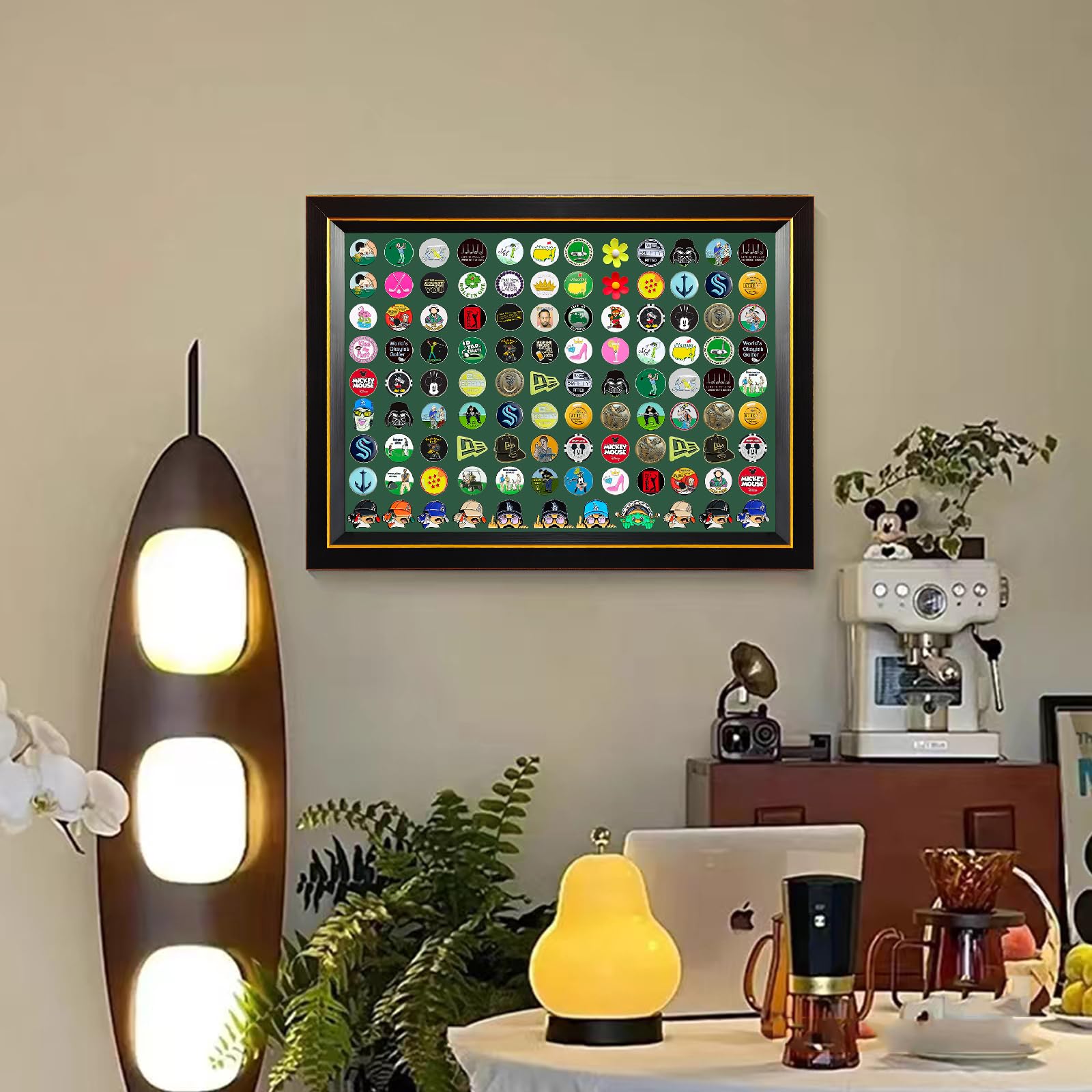 Magnetyczna ramka na markery do piłek golfowych z litego drewna 46 cm x 33,8 cm, do montażu na ścianie, z 98% szklanymi drzwiami UV, pudełko do przechowywania markerów kulkowych może pomieścić do 100