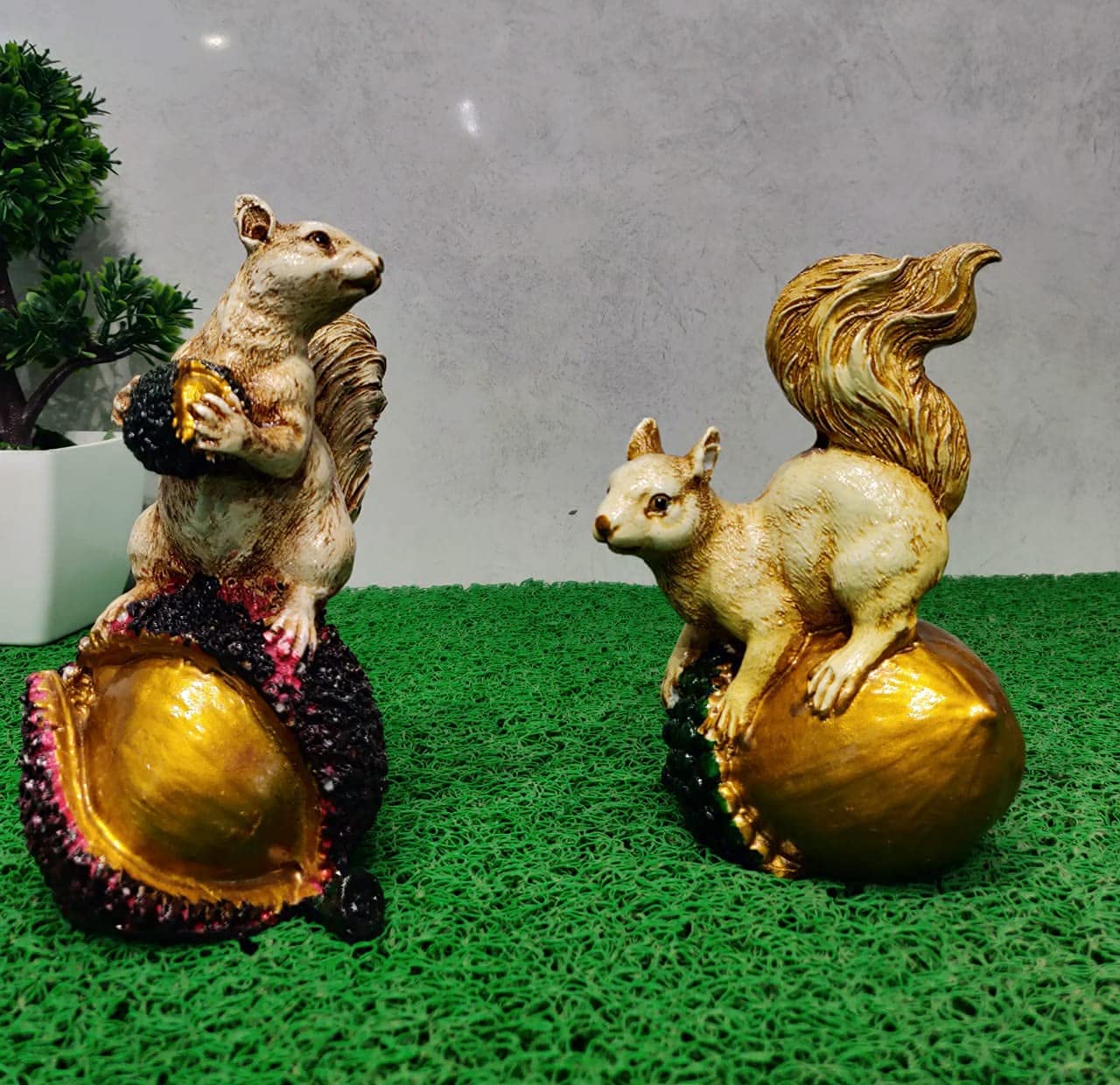 ZARTSquirrels Showpiece Squirrel Holding Nuts Statue for Home Decor Gift Polyresin Statue Feng Shui Vastu Animal Showpiece for Home Decor Showpiece (Set of 2)