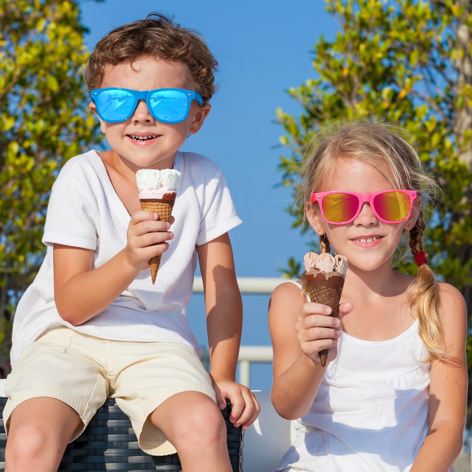 Confezione da 10/20/40 occhiali da sole per bambini Bulk Retro Bomboniere per Matrimonio Spiaggia Estate Piscina Party Forniture Goodie Stuffers