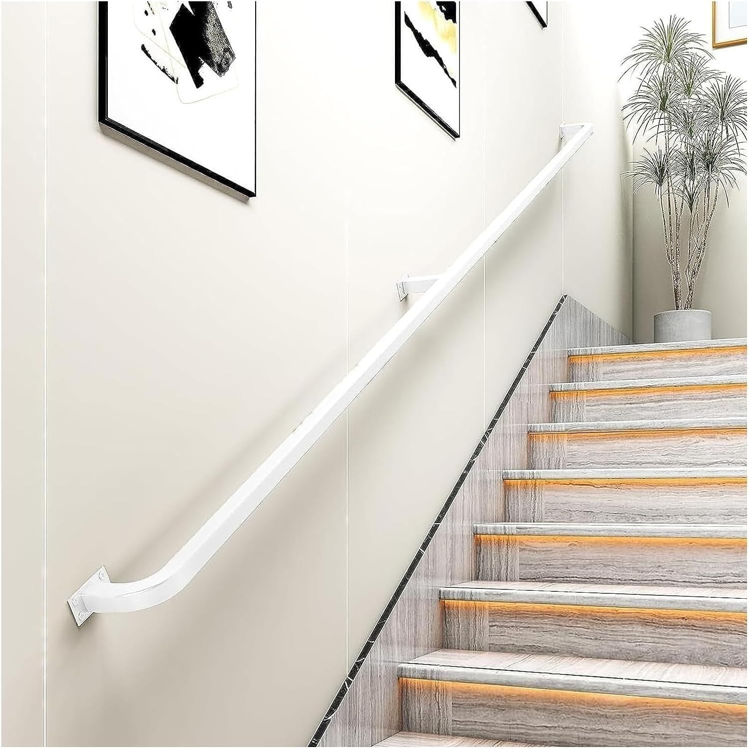 Rampes d'escalier blanches de 600cm pour sécuriser la maison