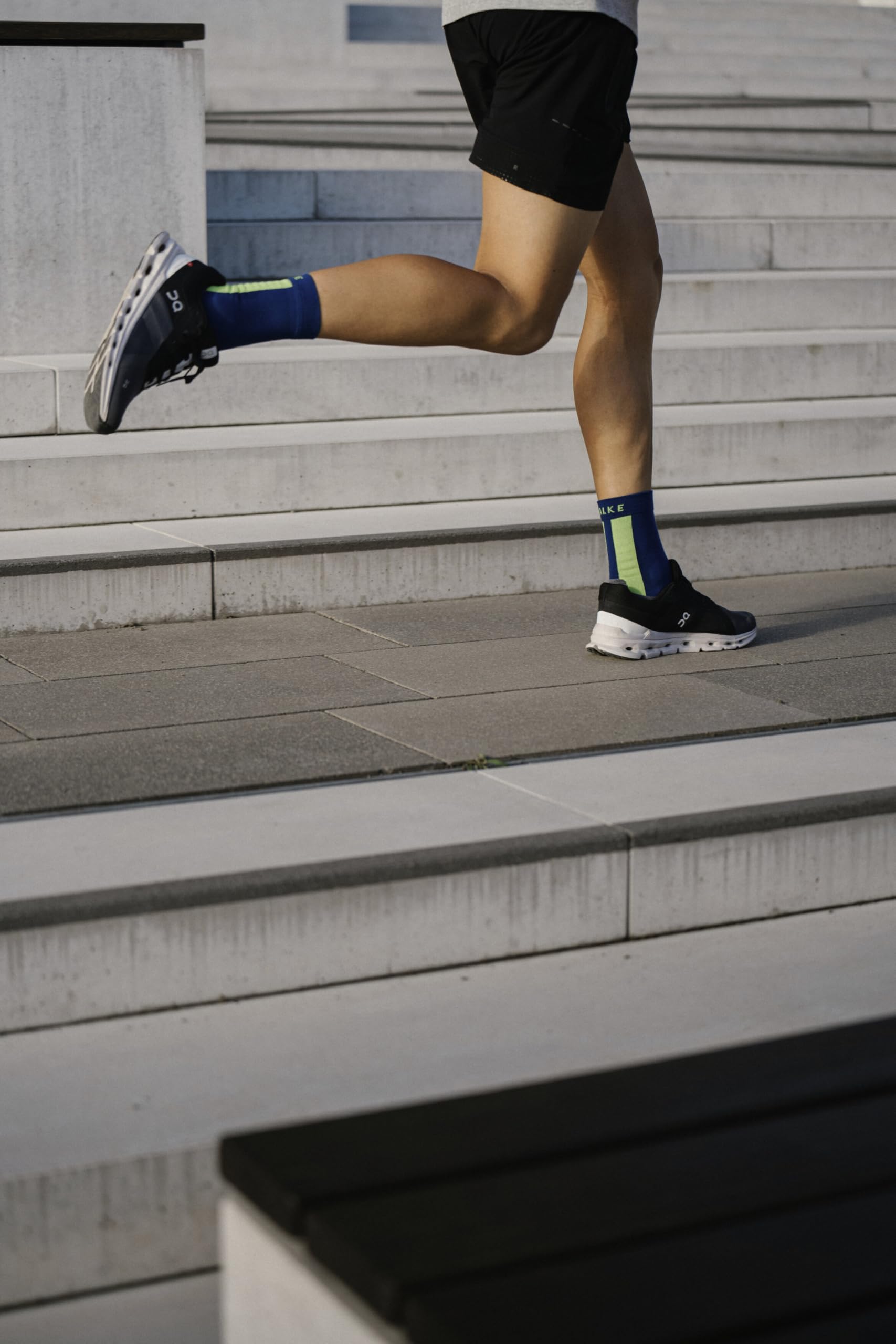 FALKE Hommes Achilles Chaussettes anatomique Fibre artificielle | aide en cas de douleurs au tendon d’Achille