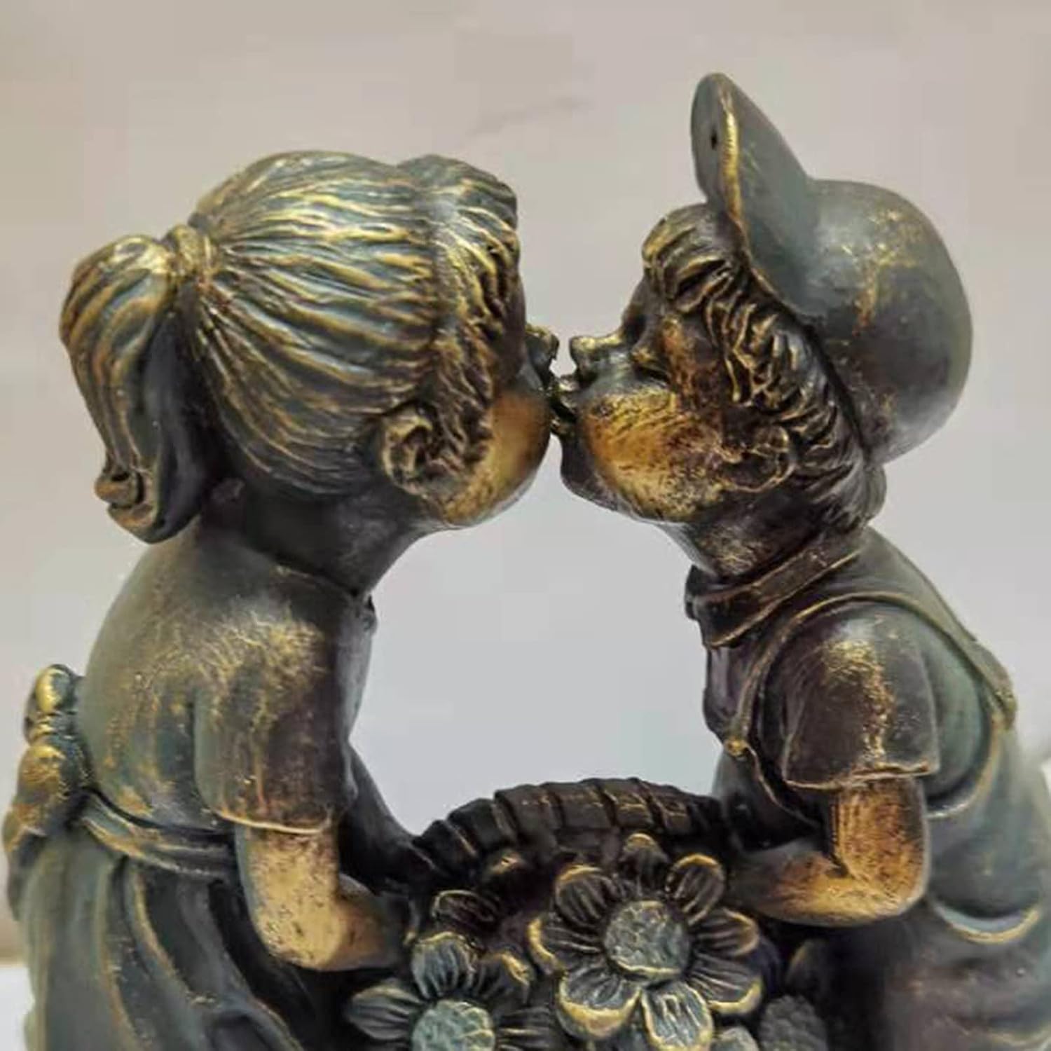 Garden Statue Resin Children Sculpture Craft Artwork for Home Balcony Latio Porch Studio Decoration (Kissing)
