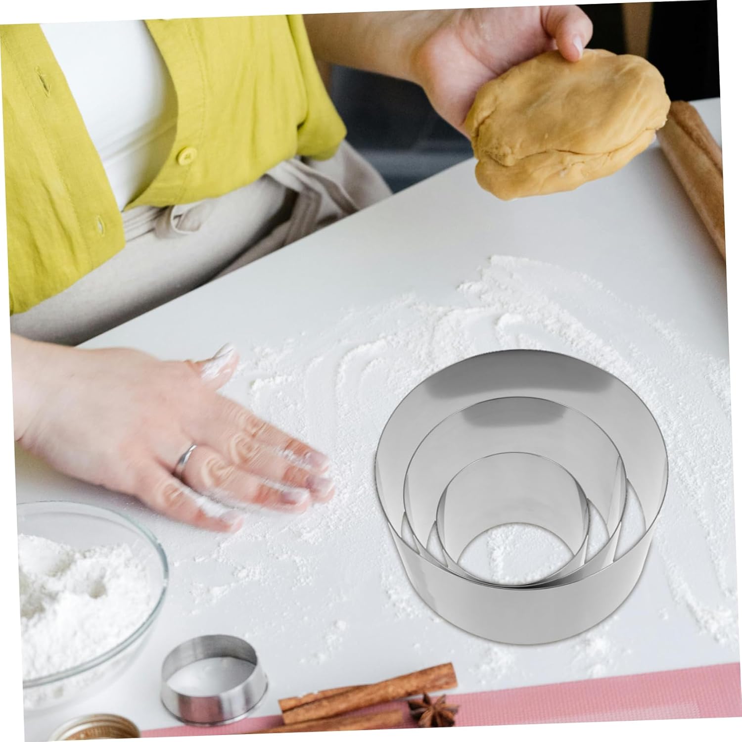 Elegant Round Cake Ring Mousse Mold Stainless Steel Construction for Easy Baking Pastry Making