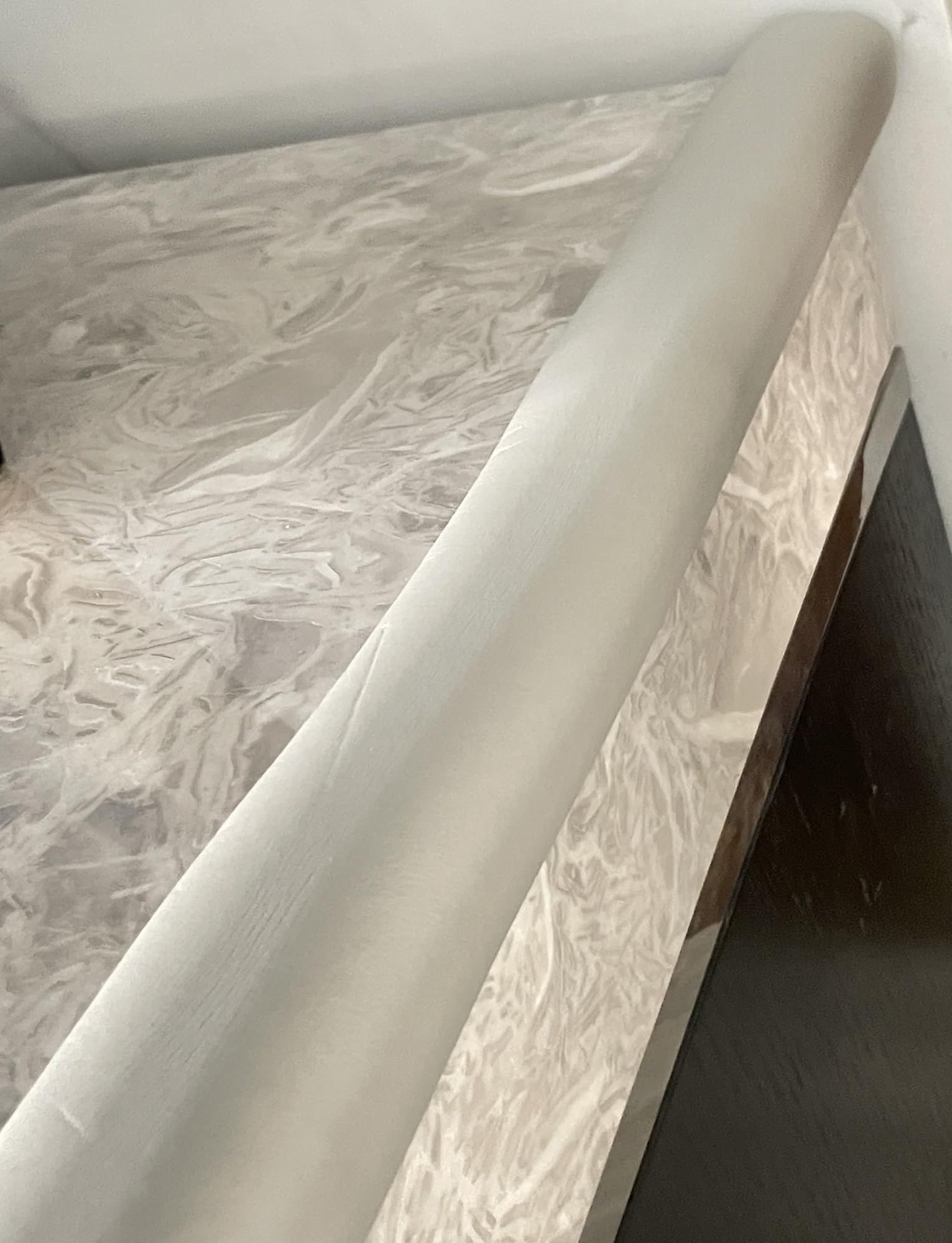 NBR Ochraniacz narożników z klejem - nie wymaga wiercenia, Elastyczne osłony krawędzi do ostrych narożników w domach, 1 szt.(Beige,3.5cmx500cm)