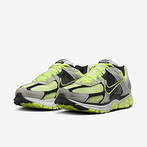 Amazon | Nike メンズ Zoom Vomero 5 ランニングシューズ, VOLT/BLACK