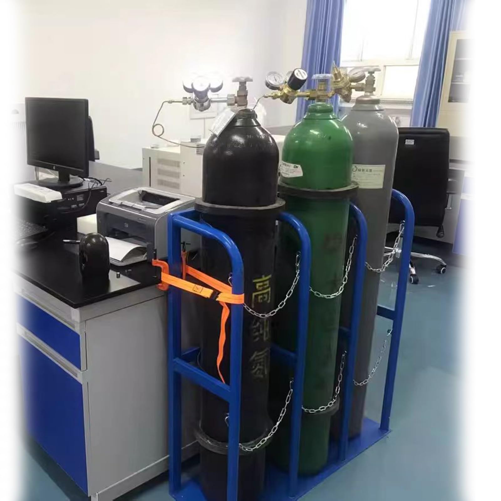 GLJTUO Heavy-Duty Oxygen Tank Stand & Propane Rack - Durable Gas Cylinder Holder with Safety Chain for Welding & Nitrogen Tanks, 85cm Propane Storage Frame,4-Length 85cm