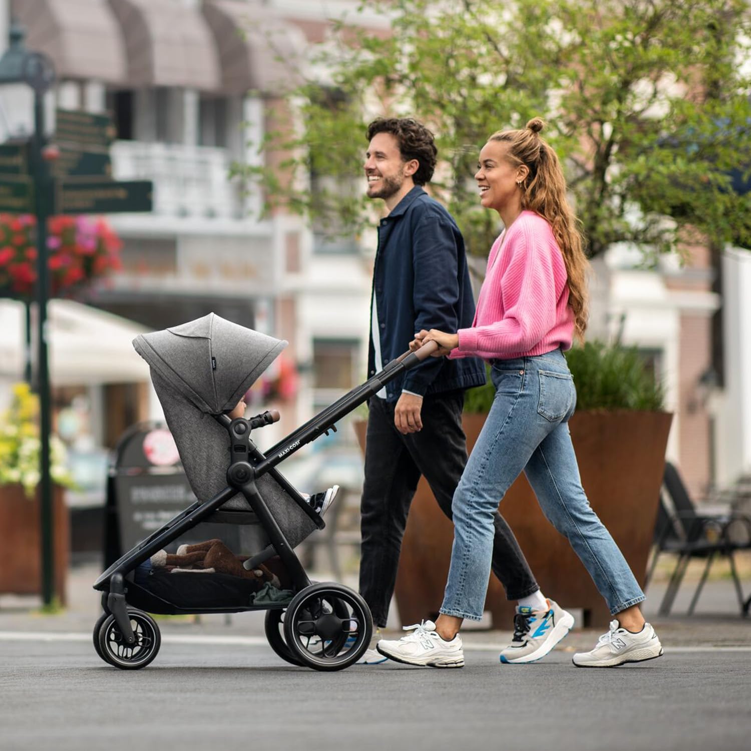 Maxi-Cosi Zelia S Trio Poussette 3 en 1, 0 à 4 Ans, Jusqu'à 22 kg, Poussette Bébé Pliable, Compacte et Inclinable, avec Siège Auto Bébé CabrioFix S i-Size, Accessoires, Sac à Langer, Gris
