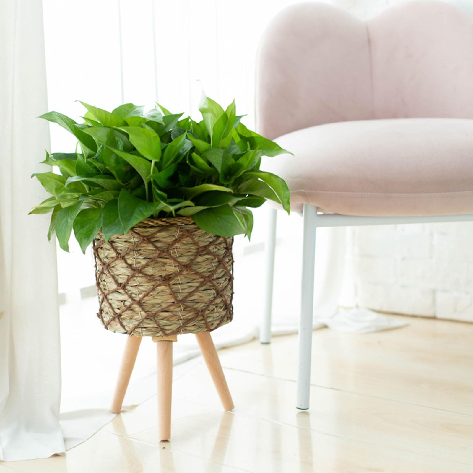 Fioriera intrecciata – Vaso per fiori da interno, cesto con 3 gambe in | legno, supporto decorativo per piante, elegante supporto per vasi di fiori rialzato, design artigianale in rattan resistente,