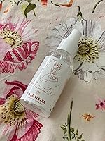 Vista 2 de Beauty Hydrating Rose Water Facial Mist con extracto de caviar, algas marinas, vitamina E y aceite de jojoba